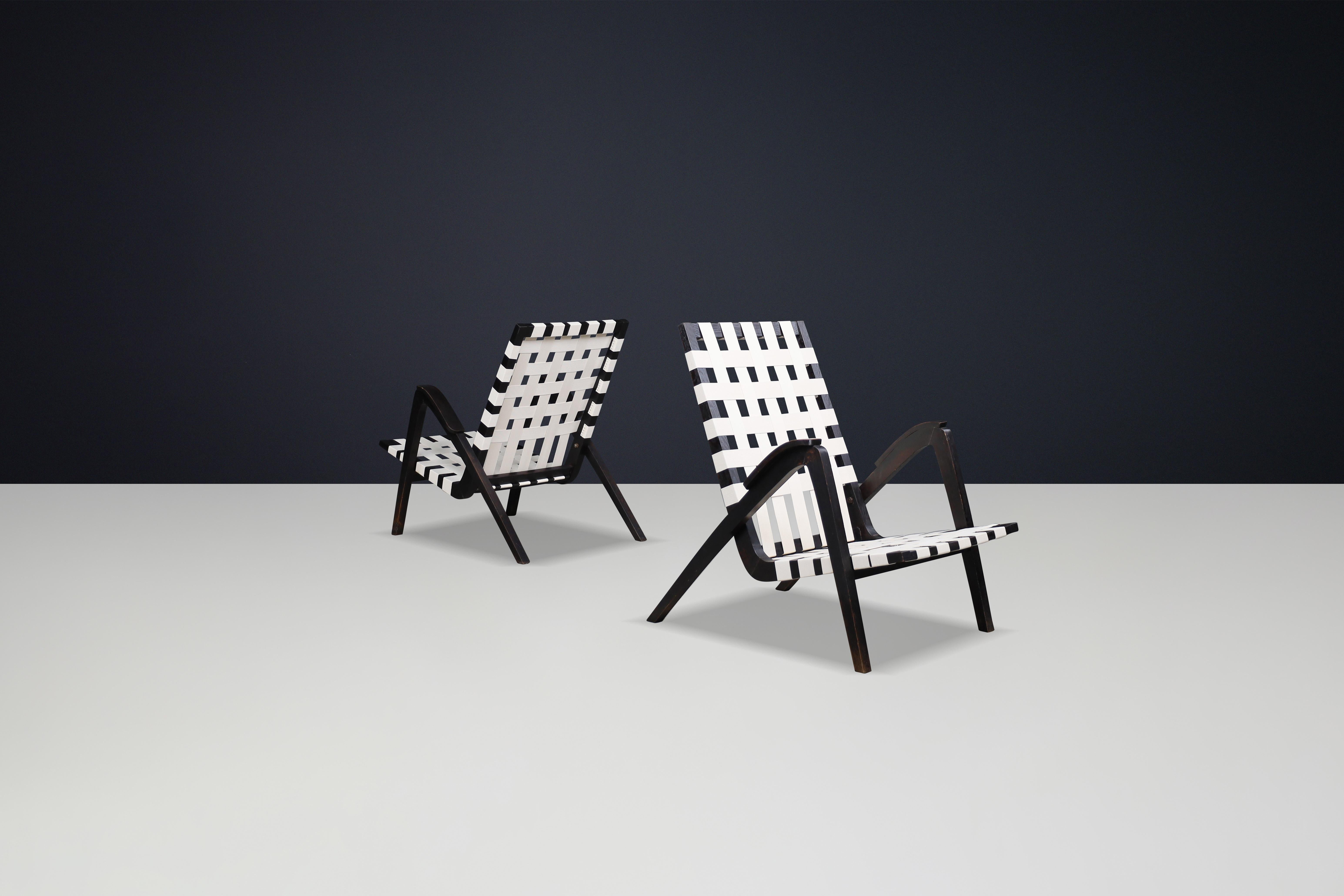 Mid-Century Modern Jan Vaněk pour Krásná Jizba chaises longues en chêne et toile République tchèque 1940 en vente