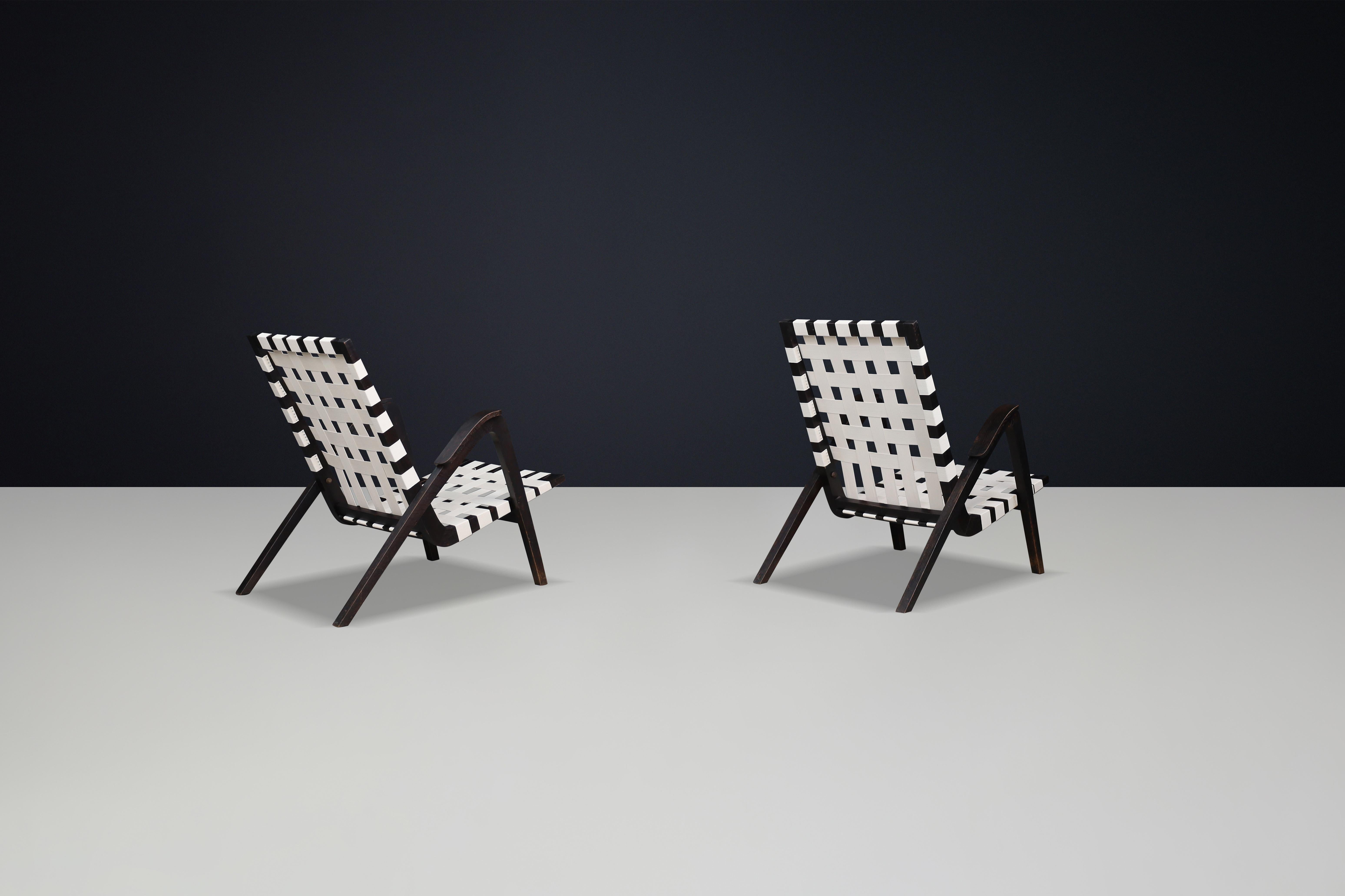 20ième siècle Jan Vaněk pour Krásná Jizba chaises longues en chêne et toile République tchèque 1940 en vente