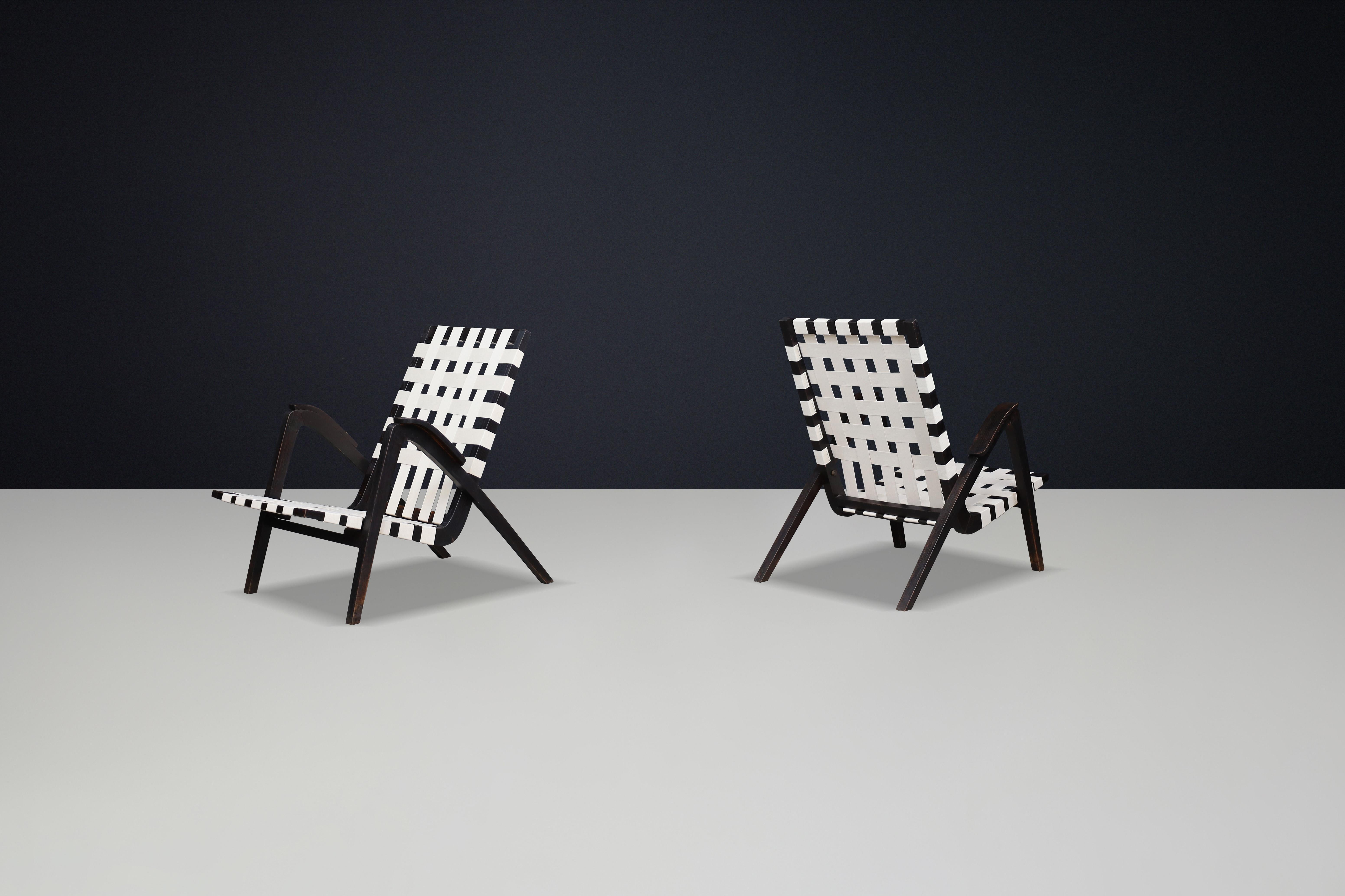 Jan Vaněk pour Krásná Jizba chaises longues en chêne et toile République tchèque 1940 en vente 1