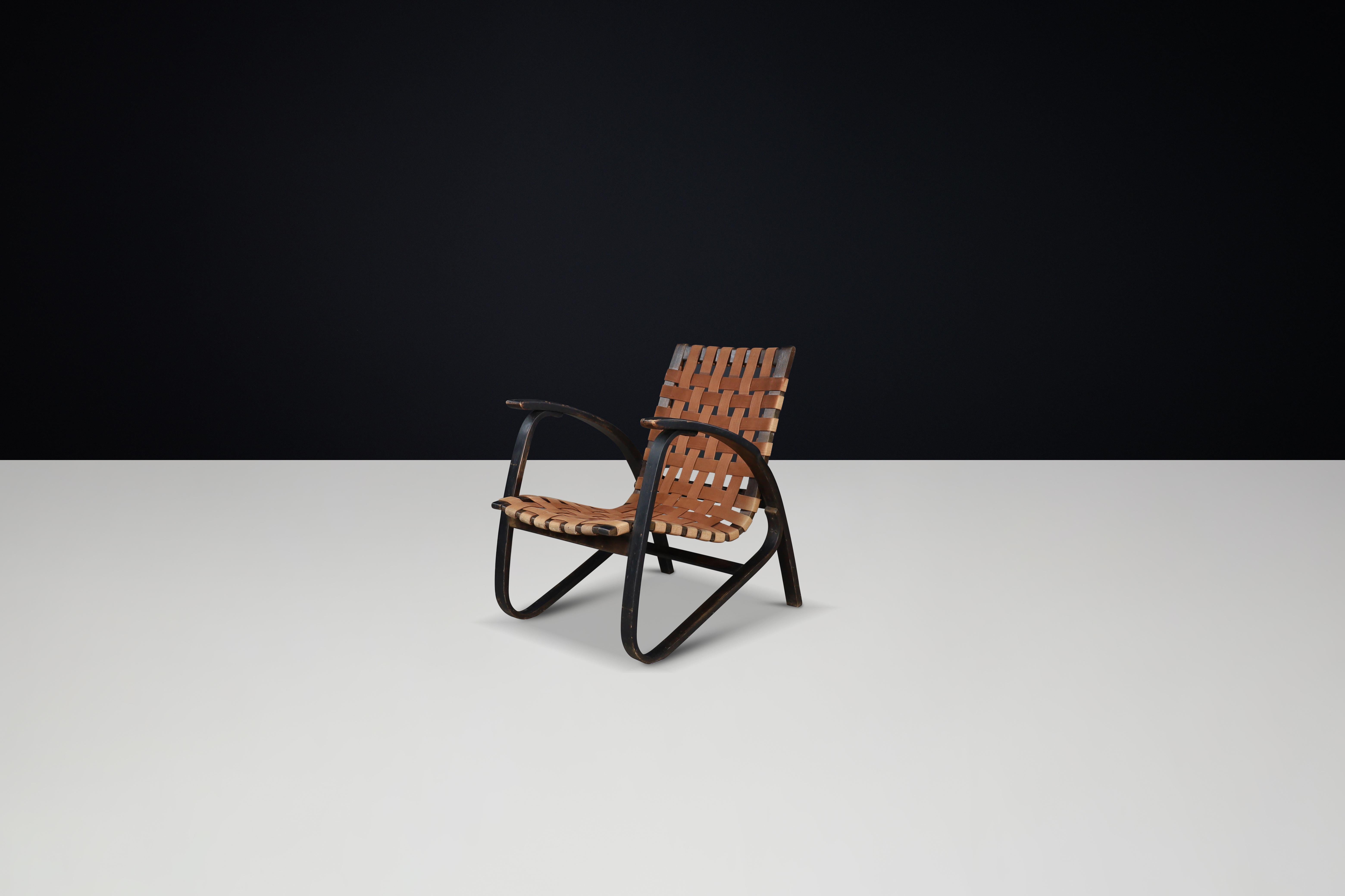 Bauhaus Jan Vanek Lounge chair in bentwood and canvas, Praque, the 1930s For Sale
