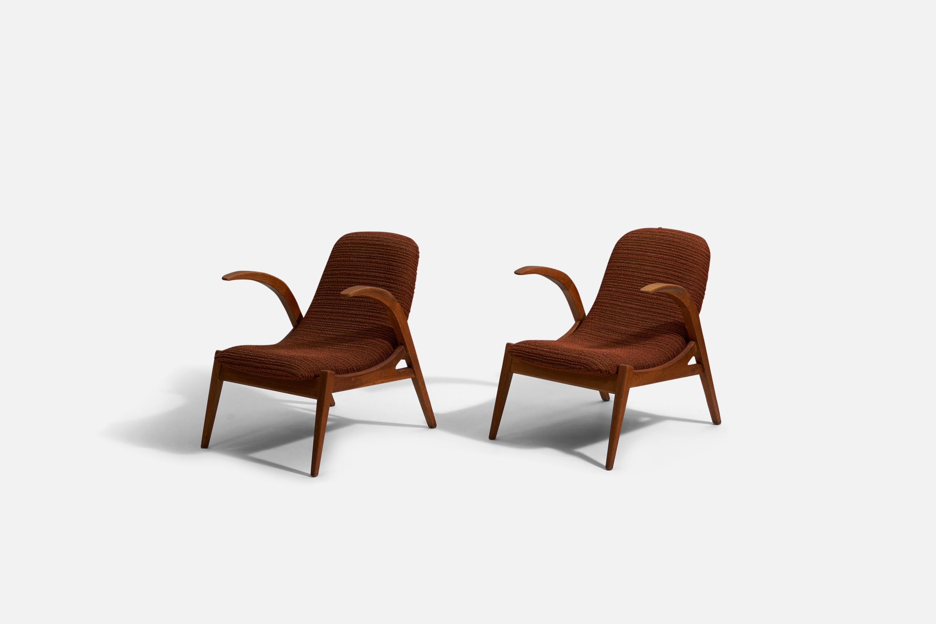 A pair of lounge chairs in wood and red fabric designed by Jan Vanek, produced by Krásná Jizba, Czech Republic, 1960s.