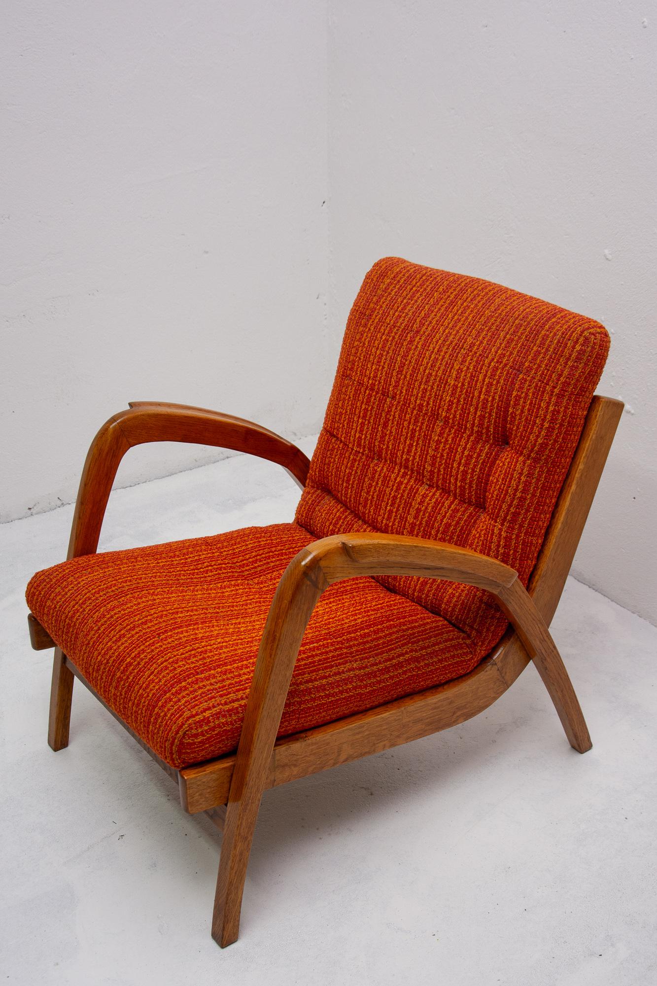 Jan Vaněk, Pair of Beechwood Armchairs with Removable Cushions, for Krasna Jizba 4