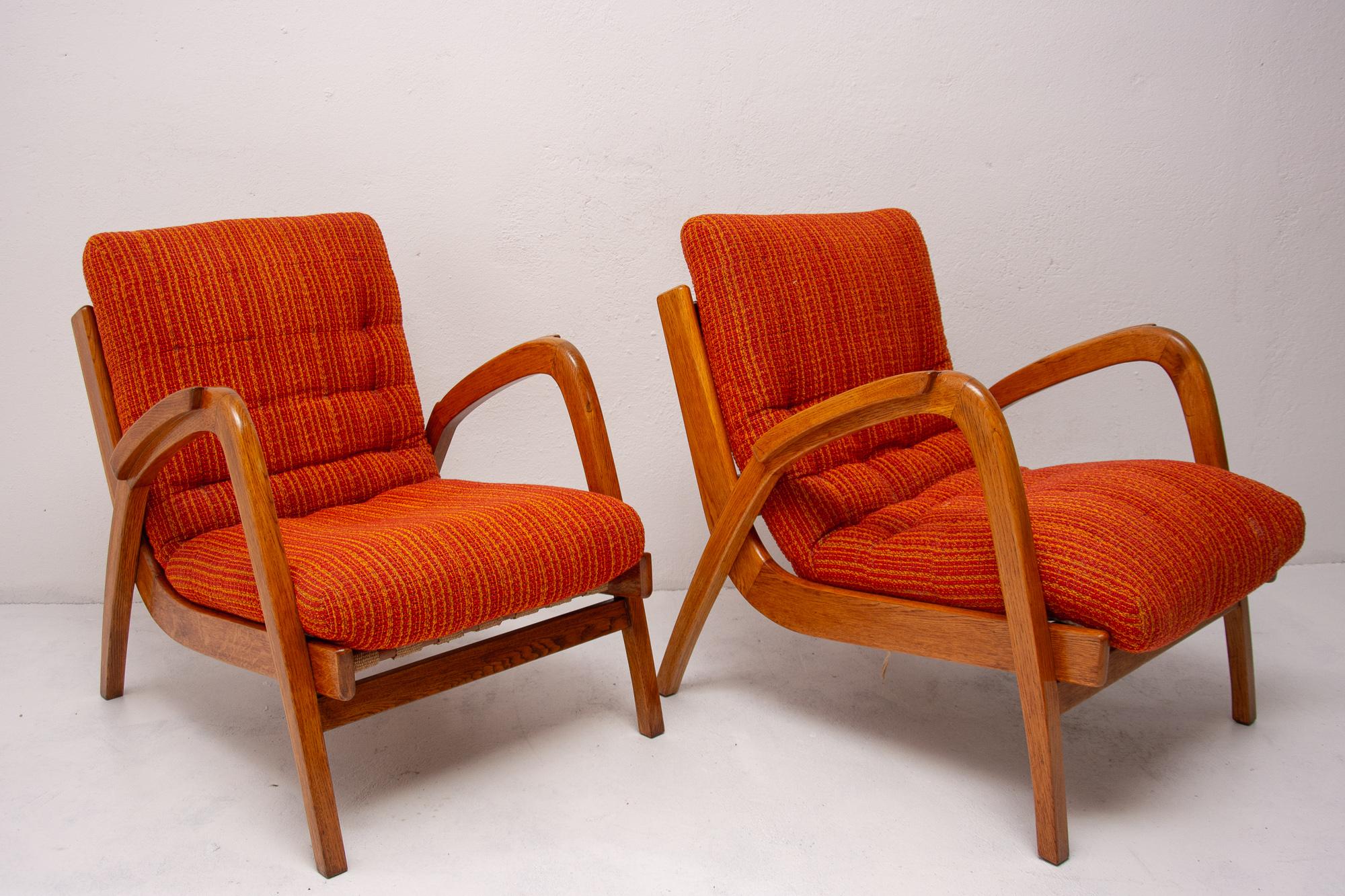 Czech Jan Vaněk, Pair of Beechwood Armchairs with Removable Cushions, for Krasna Jizba