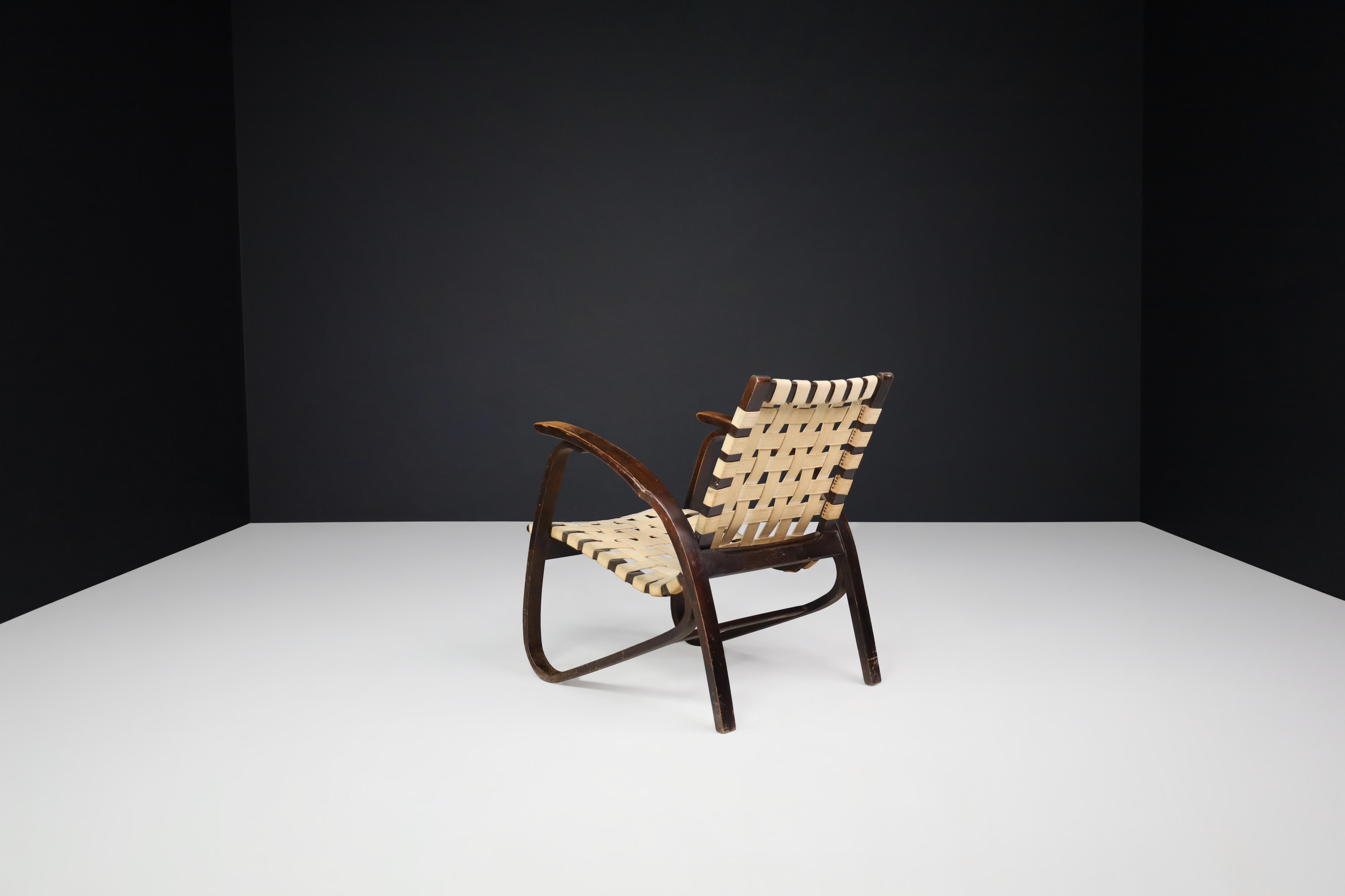 Jan Vaněk Pair of Four Lounge Chairs in Bentwood and Canvas Straps 4