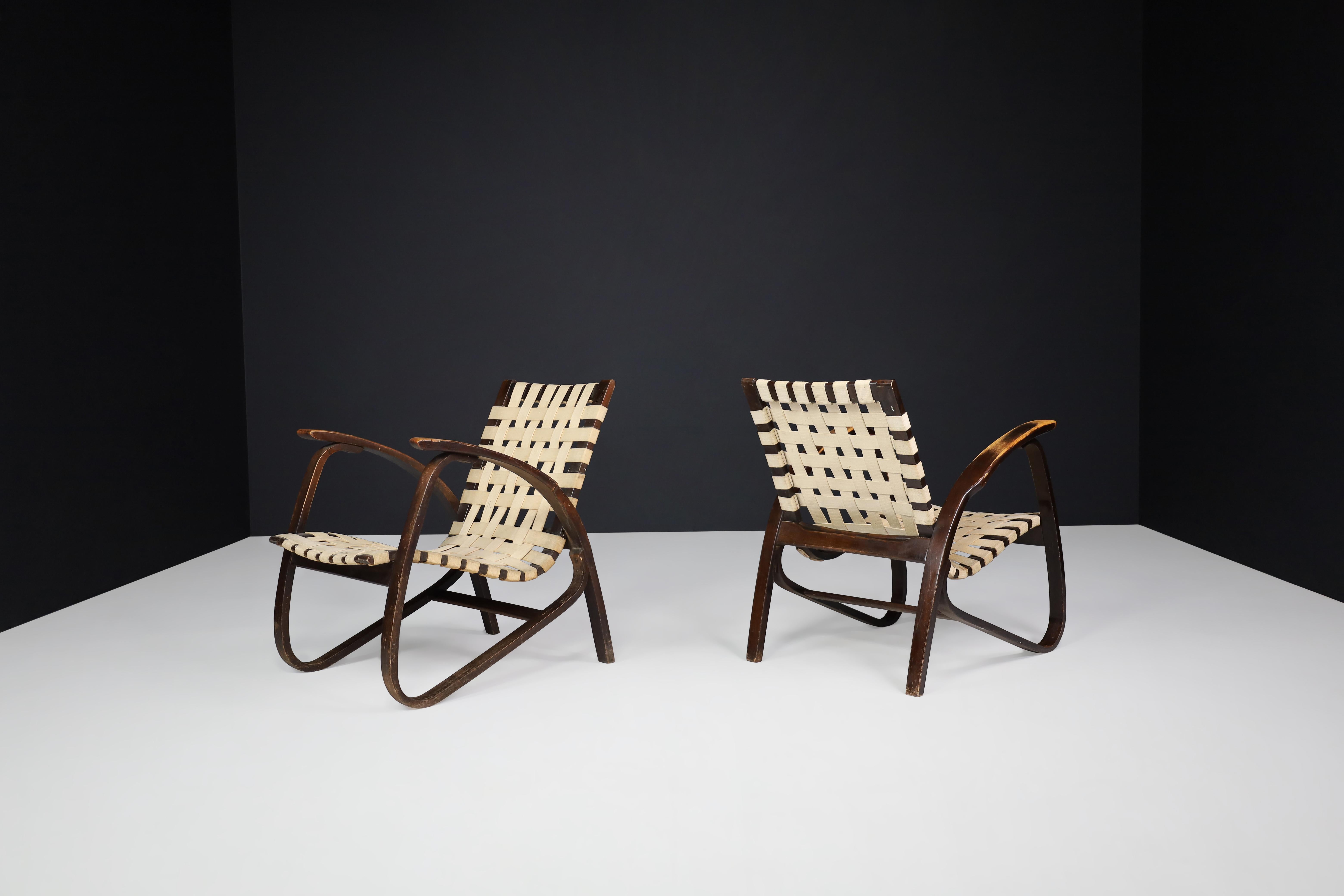 Bauhaus Jan Vaněk Pair of Four Lounge Chairs in Bentwood and Canvas Straps