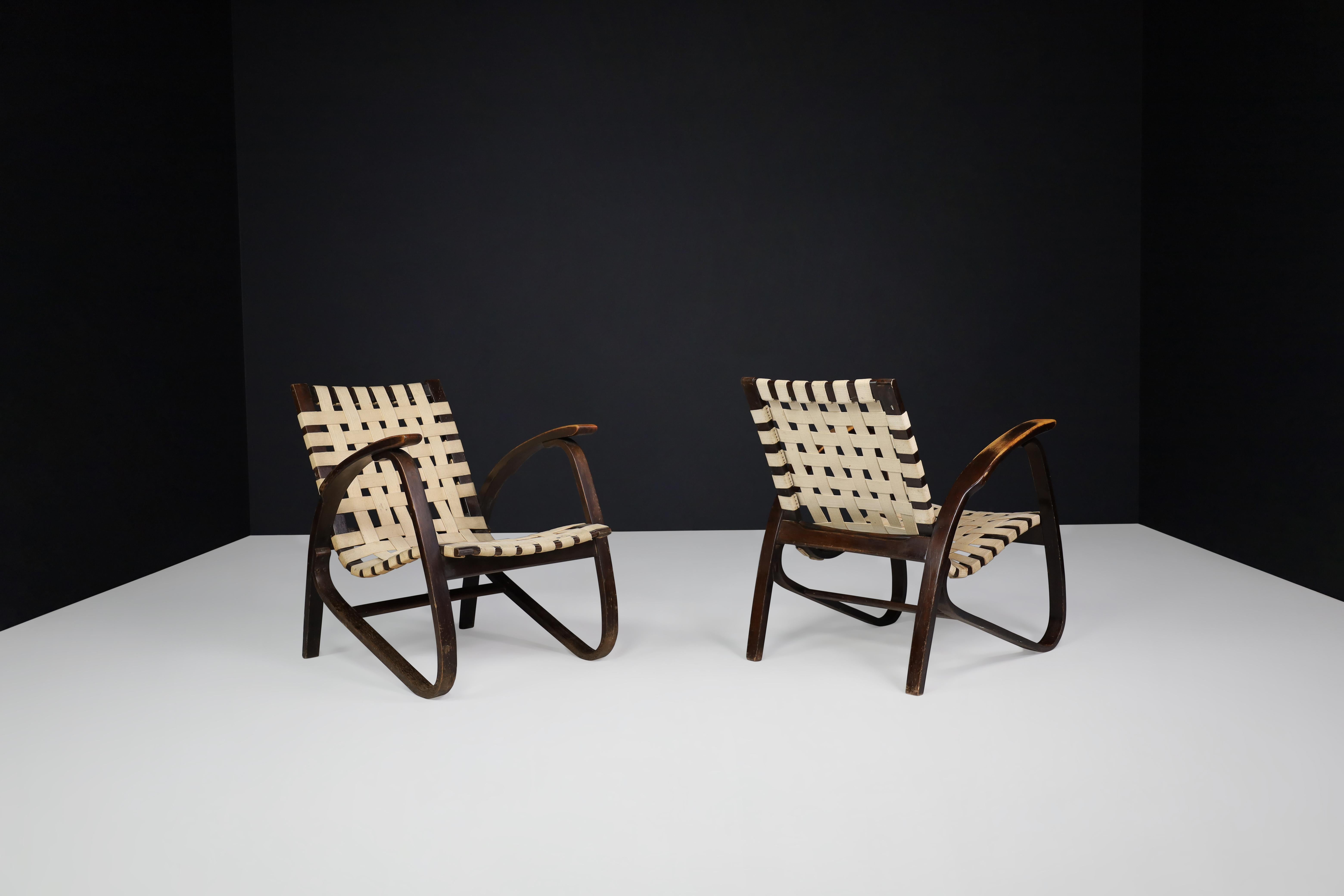 20th Century Jan Vaněk Pair of Four Lounge Chairs in Bentwood and Canvas Straps