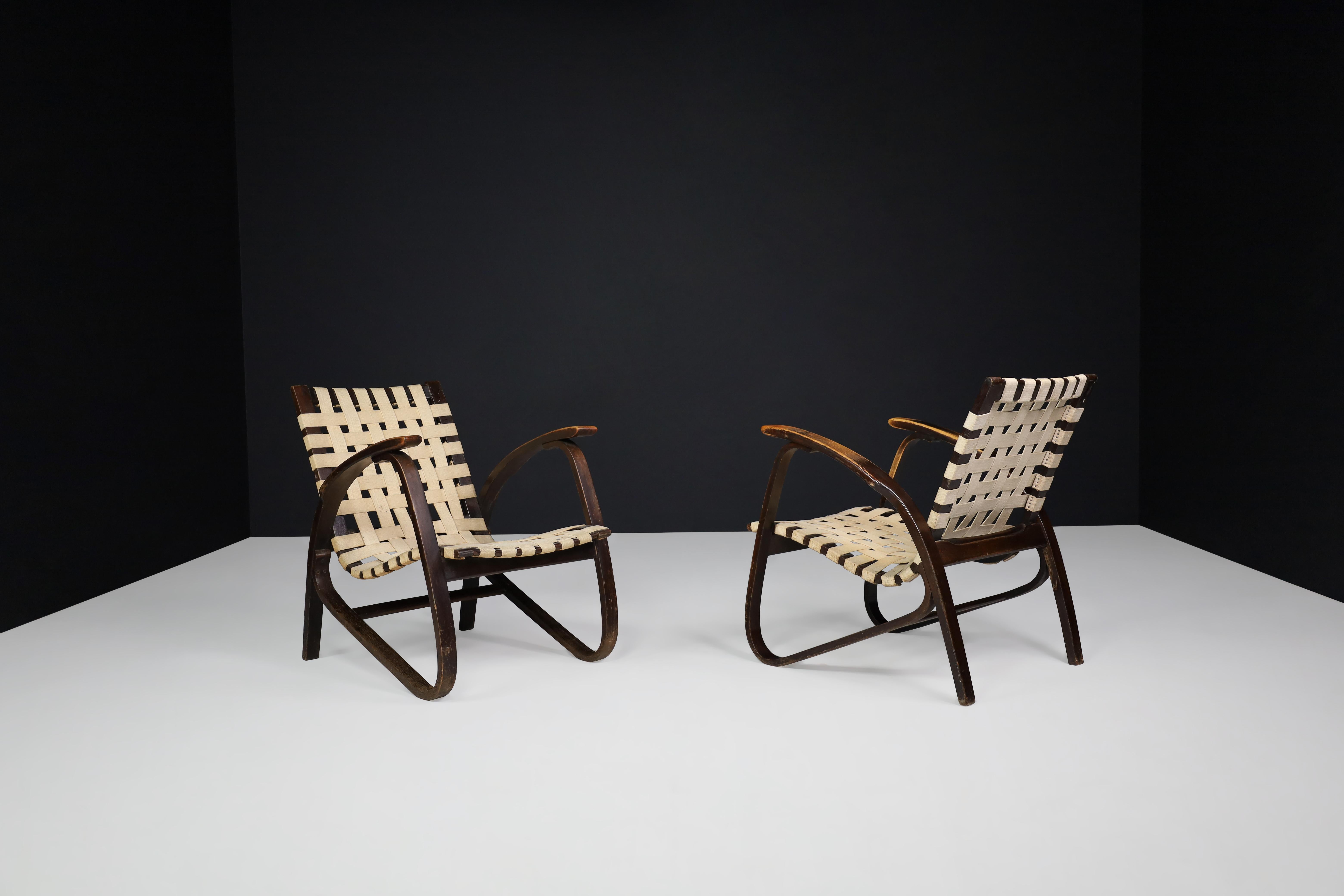Jan Vaněk Pair of Four Lounge Chairs in Bentwood and Canvas Straps 2