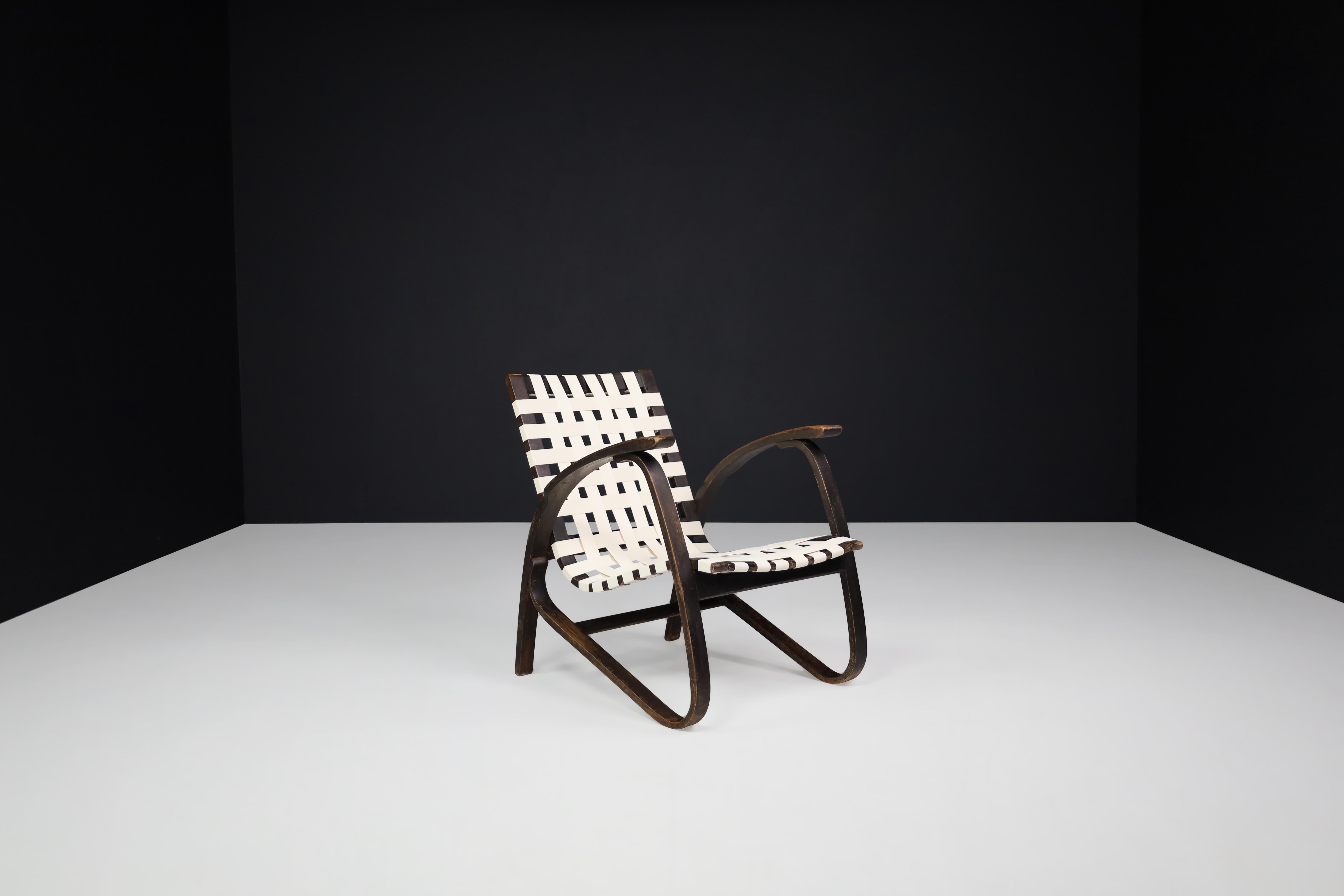 Jan Vaněk Pair of Lounge Chairs in Bentwood and Canvas Praque, 1940s 11