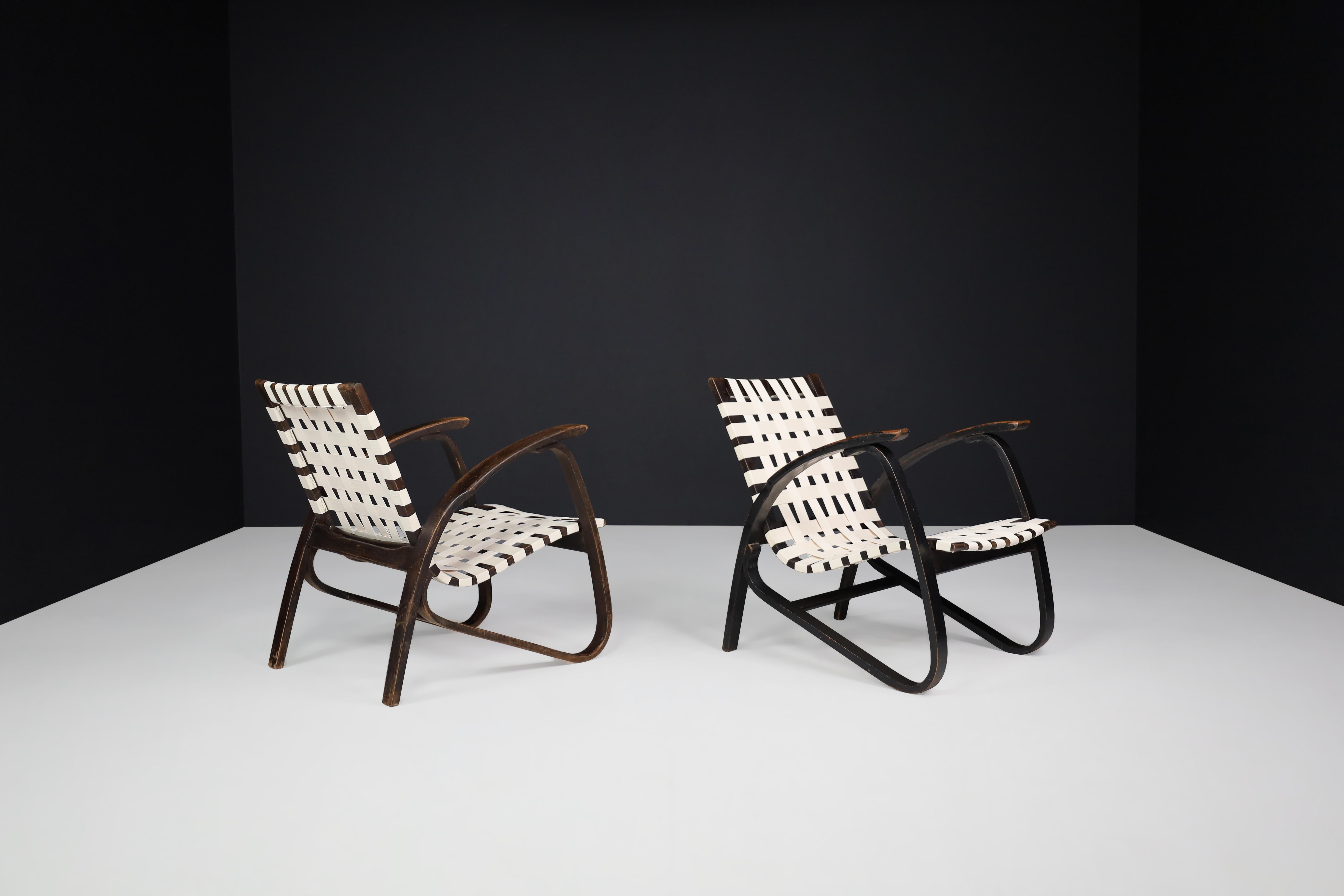 Bauhaus Jan Vaněk Pair of Lounge Chairs in Bentwood and Canvas Praque, 1940s
