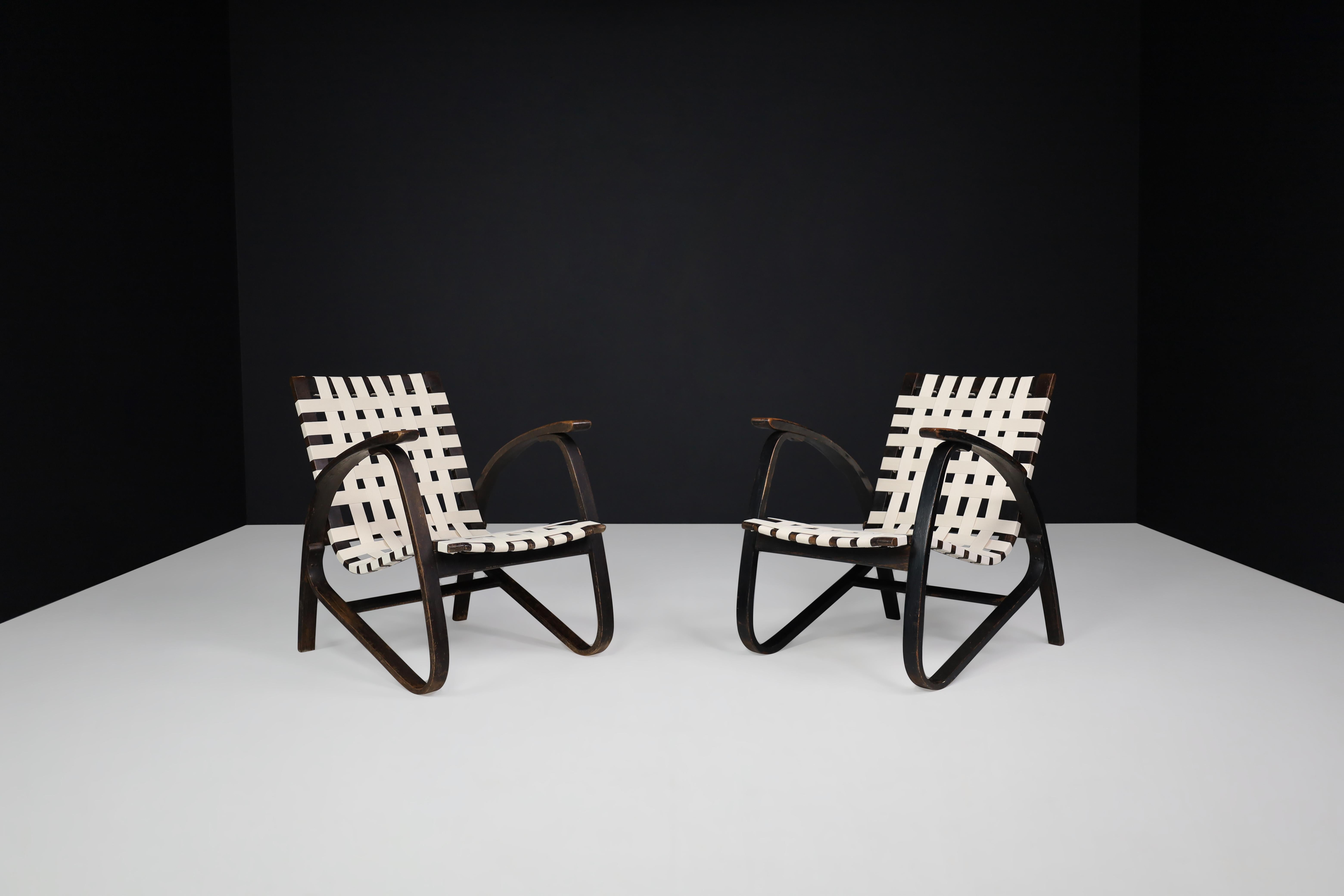 Jan Vaněk Pair of Lounge Chairs in Bentwood and Canvas Praque, 1940s 1