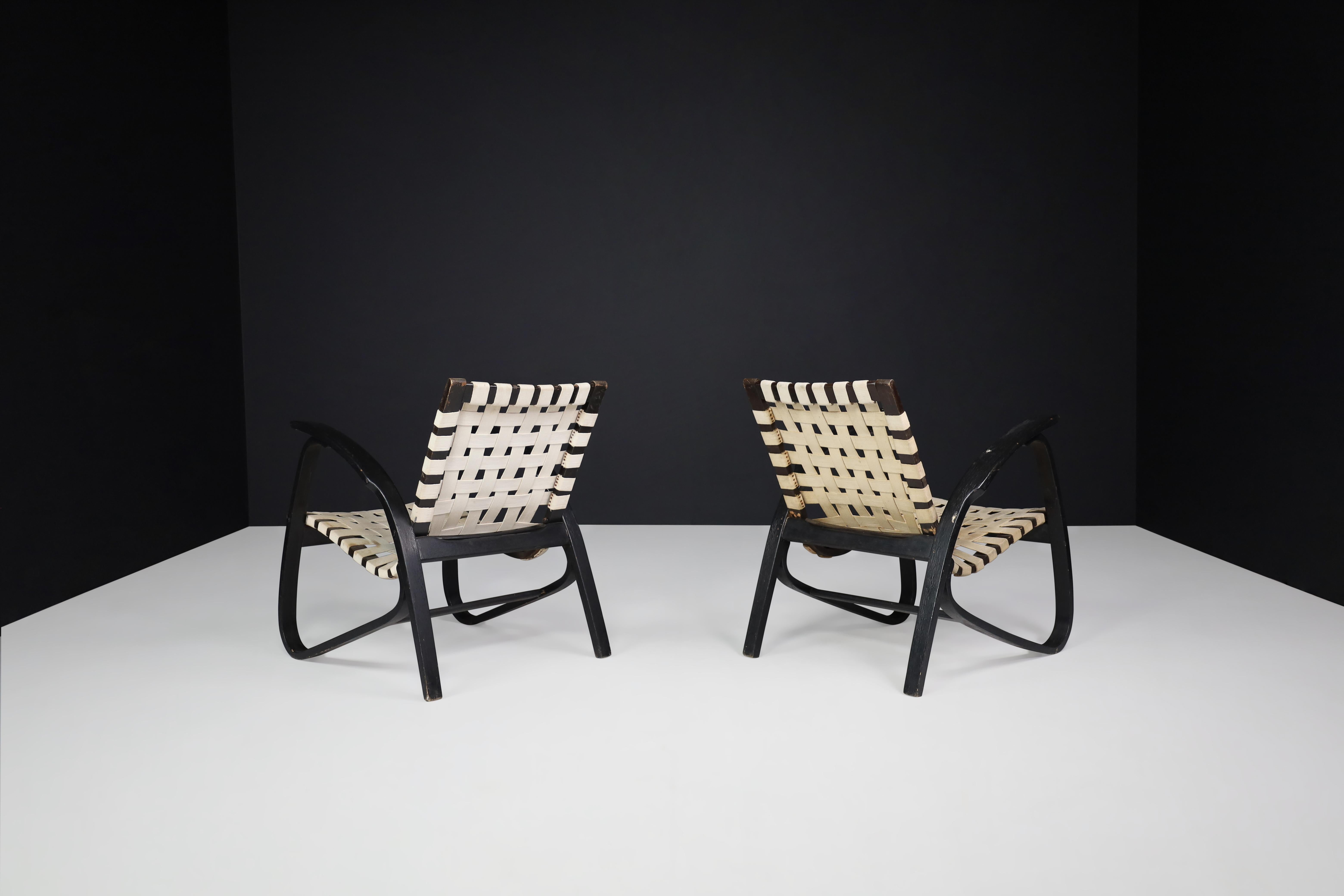 Bauhaus Jan Vaněk Pair of Lounge Chairs in Bentwood and Canvas Straps Praque, 1940s