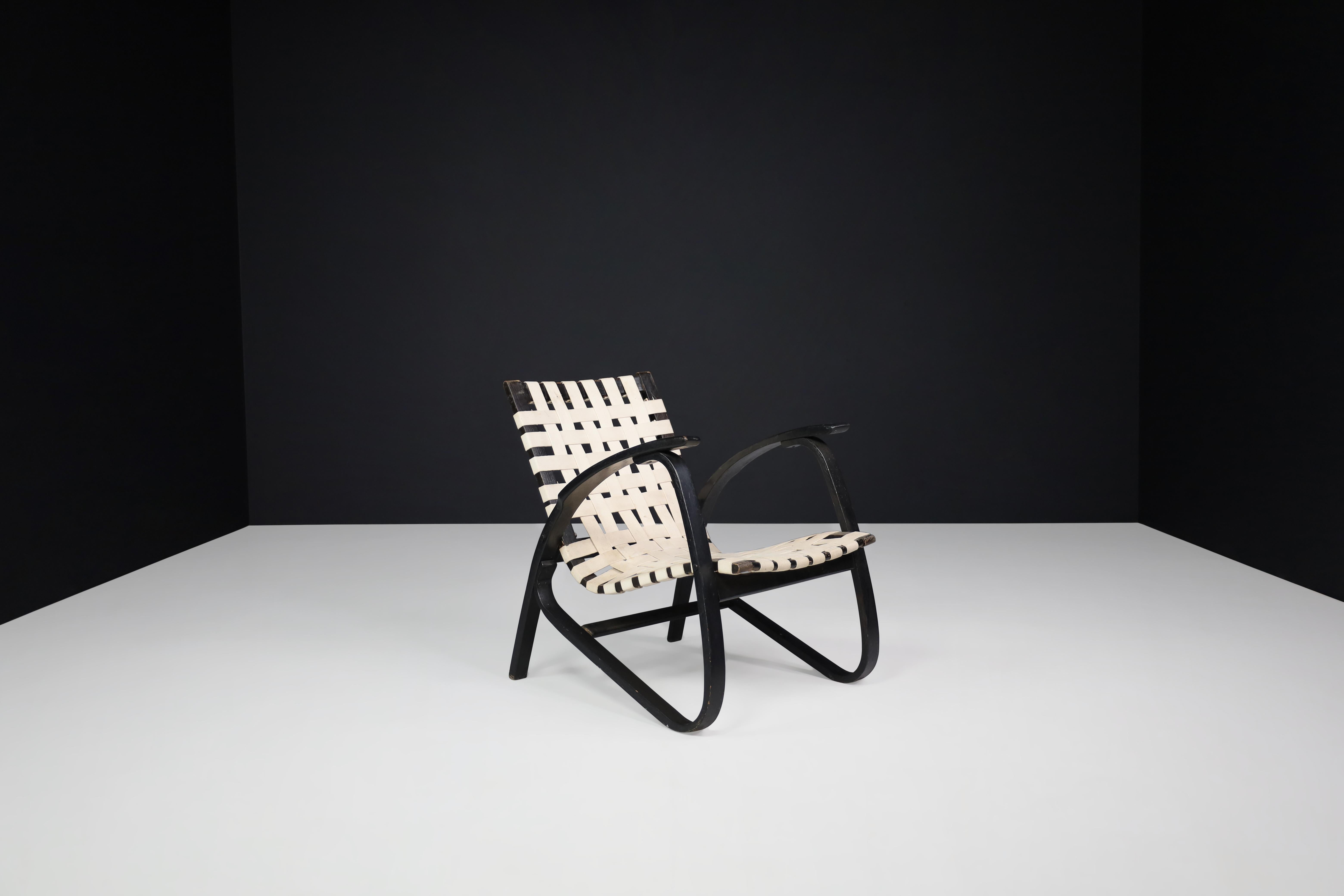 Jan Vaněk Pair of Lounge Chairs in Bentwood and Canvas Straps Praque, 1940s 1