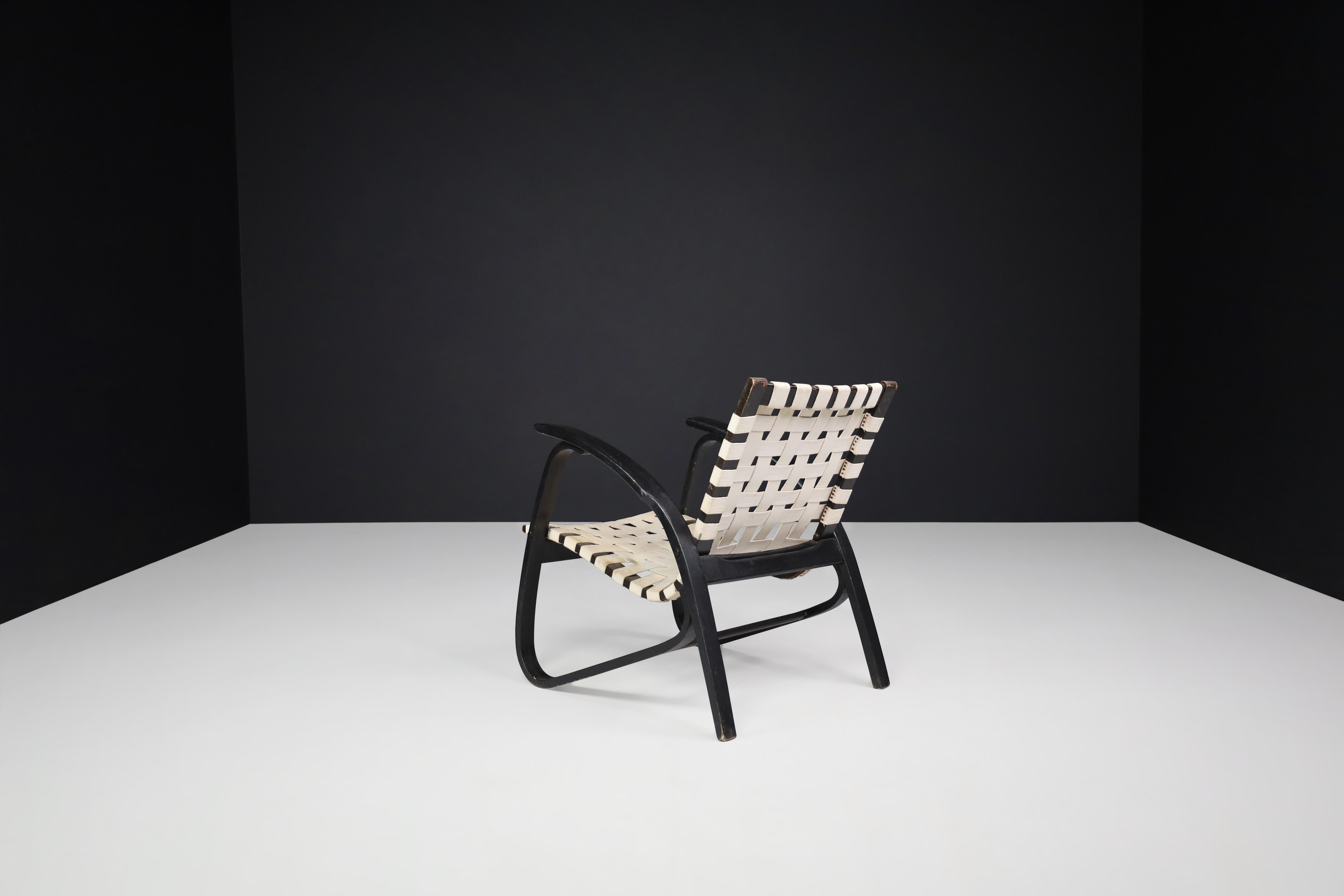 Jan Vaněk Pair of Lounge Chairs in Bentwood and Canvas Straps Praque, 1940s 2