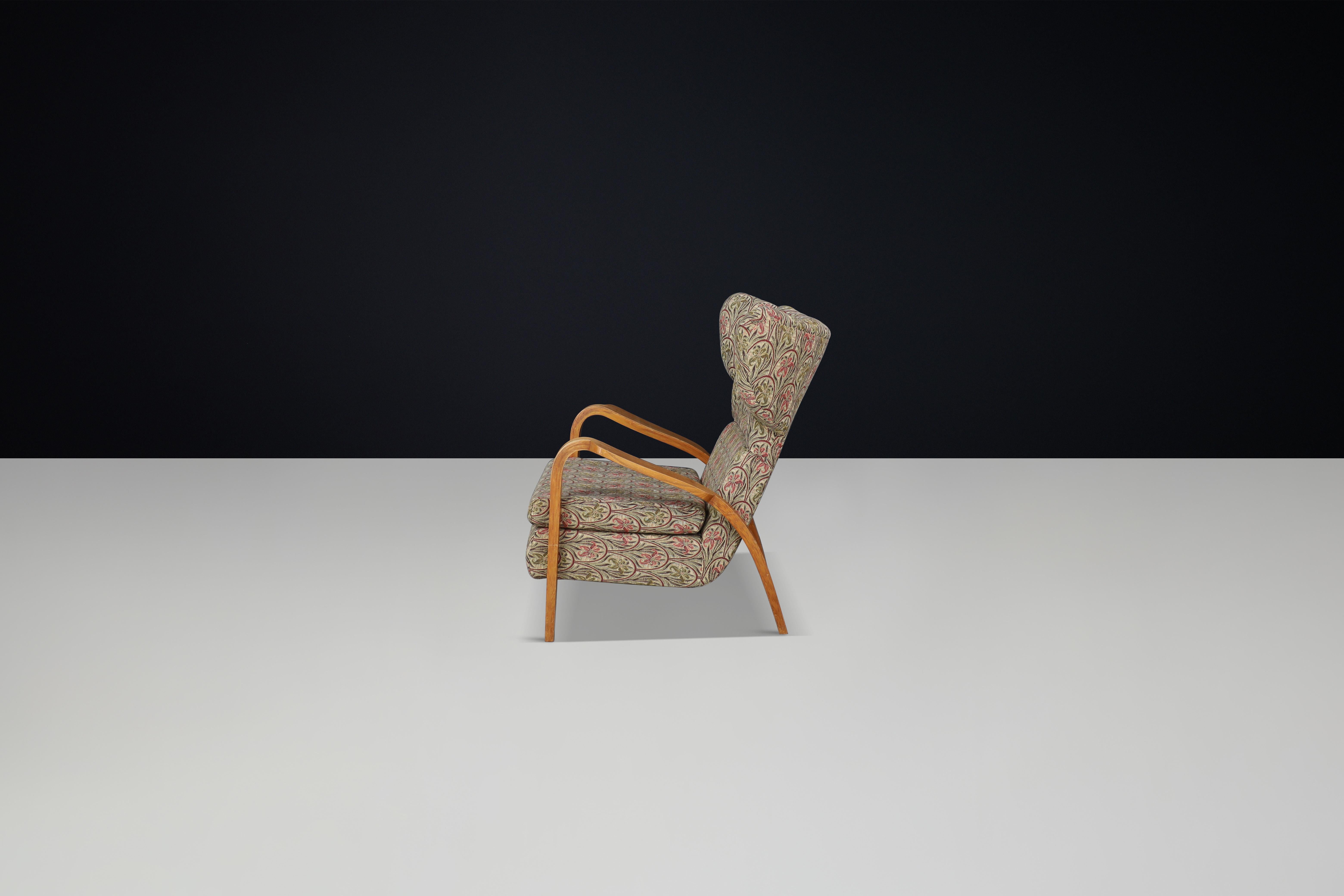 Jan Vanek Wingback Chair in Oak Bentwood and Original Upholstery – Prague, 1940s For Sale 2