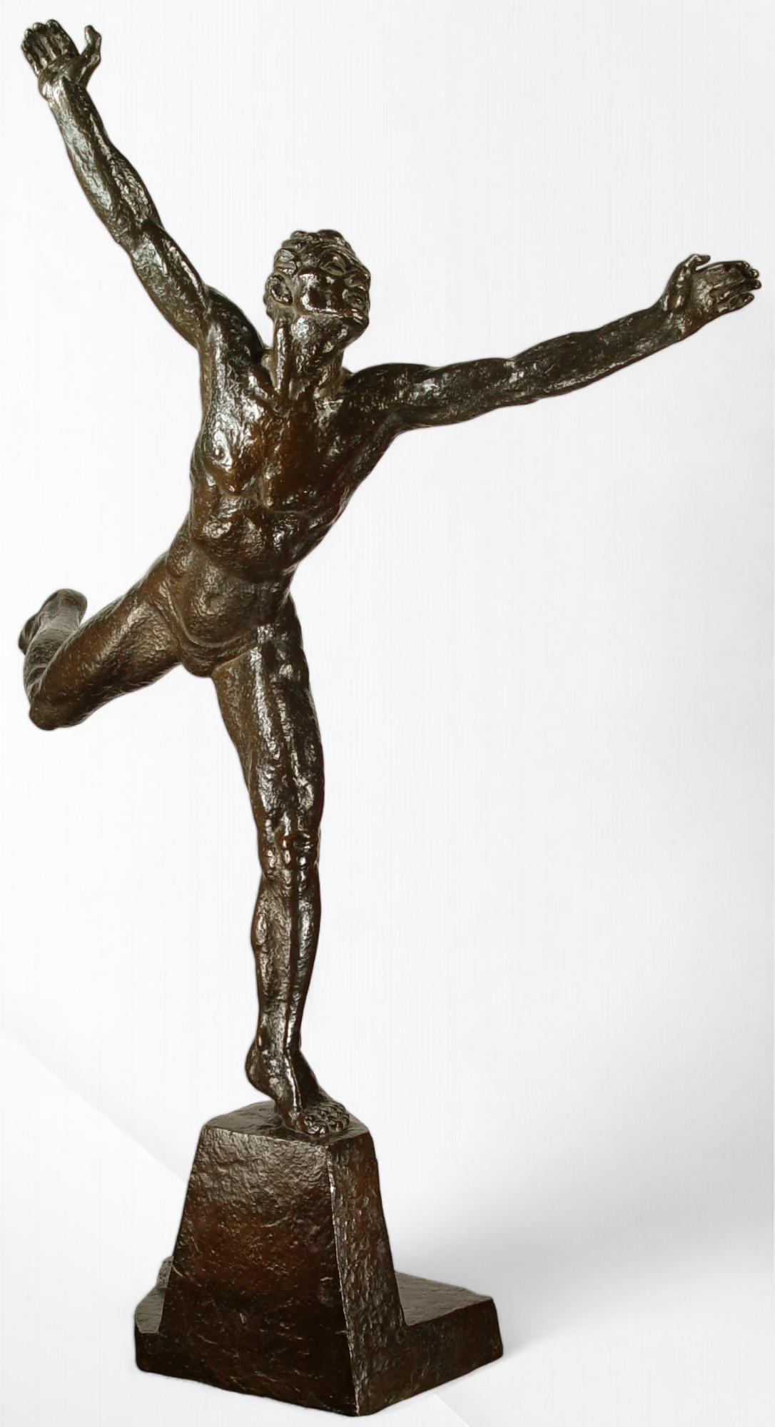 Sokol-Athlete, una scultura di movimento e forza di Jan Vítězslav Dušek - Sculpture di Jan Vítězslav Dušek 