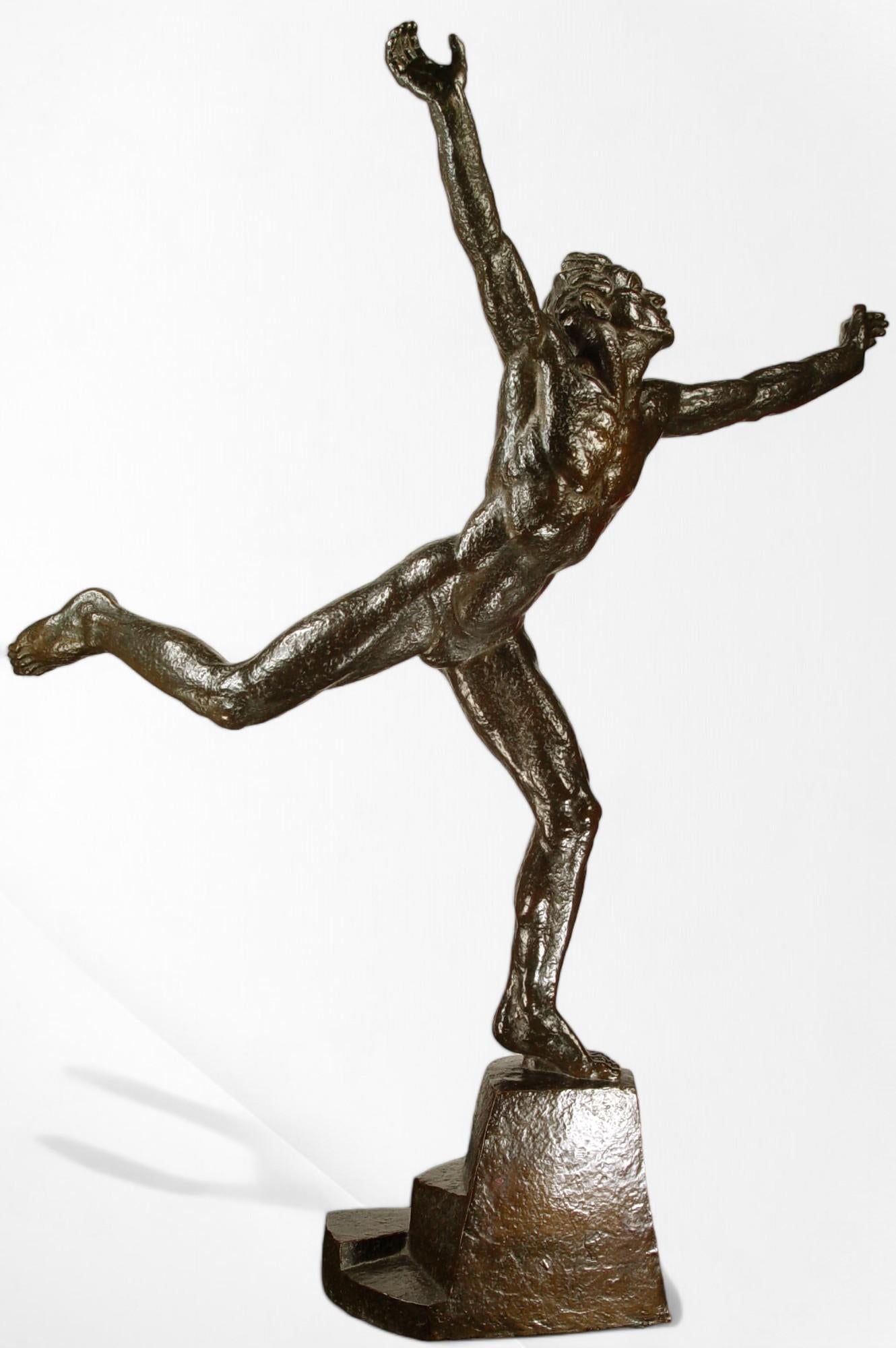 Sokol-Athlete, una scultura di movimento e forza di Jan Vítězslav Dušek - Nude Sculpture Oro di Jan Vítězslav Dušek 