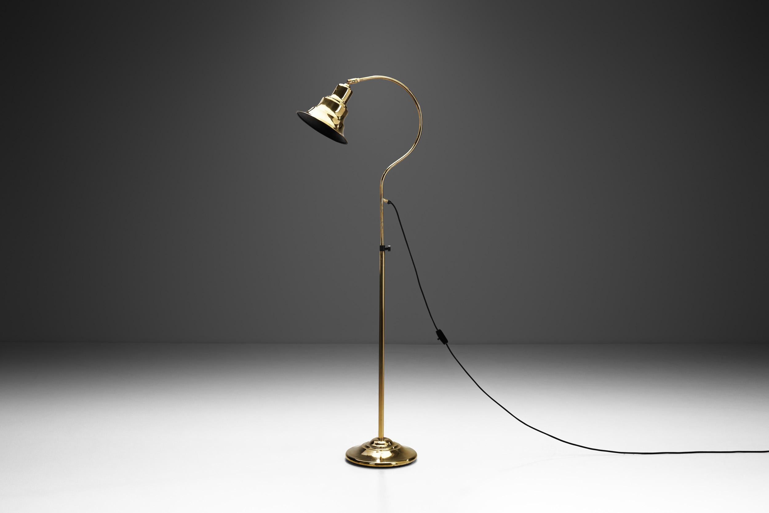 Aneta Lighting AB a été créée en 1947 et, au fil des ans, l'entreprise a collaboré avec des designers suédois de renom pour créer des modèles d'éclairage élégants et intemporels. Parmi eux figurait Jan Wickelgren, dont le langage de conception