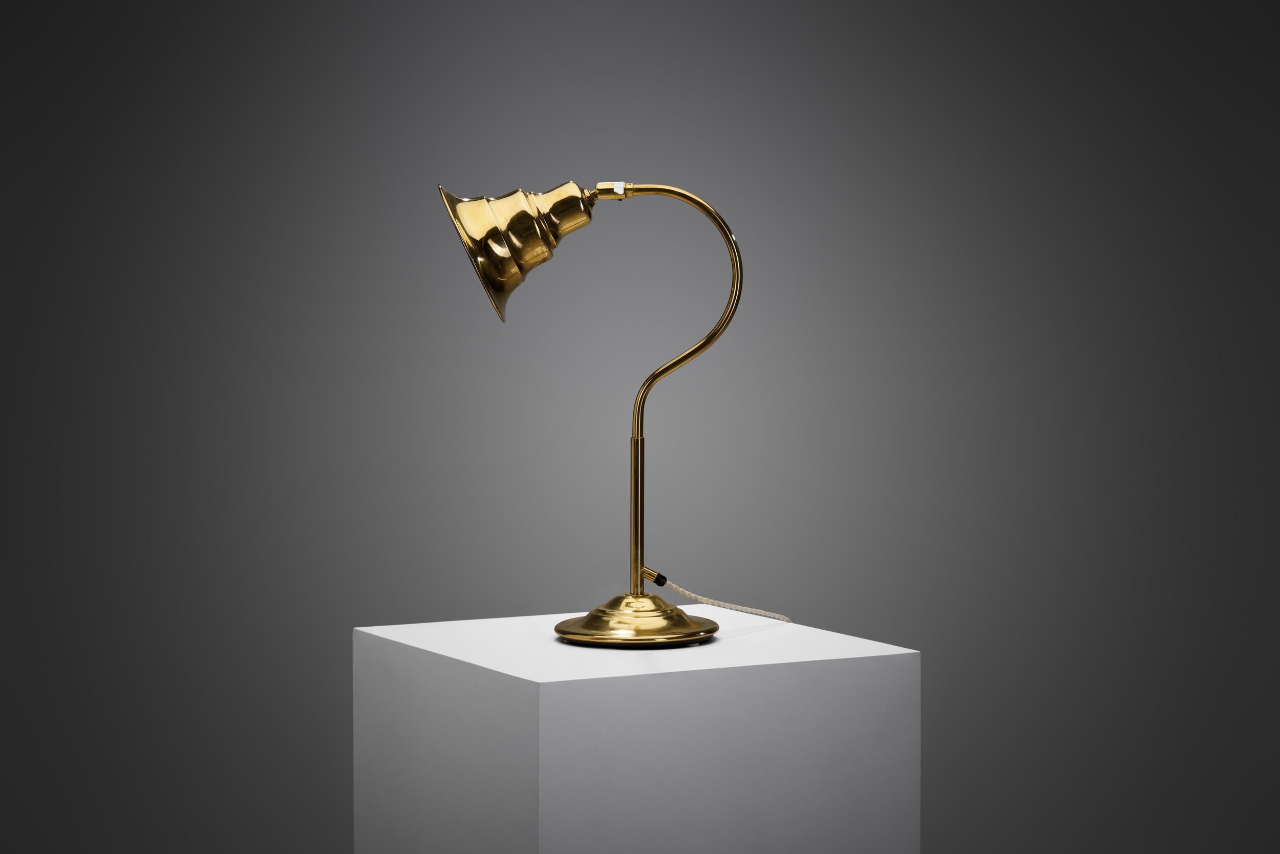 Late 20th Century Jan Wickelgren Curved Brass Table Lamp for Aneta Belysning AB, Sweden, 1970s For Sale