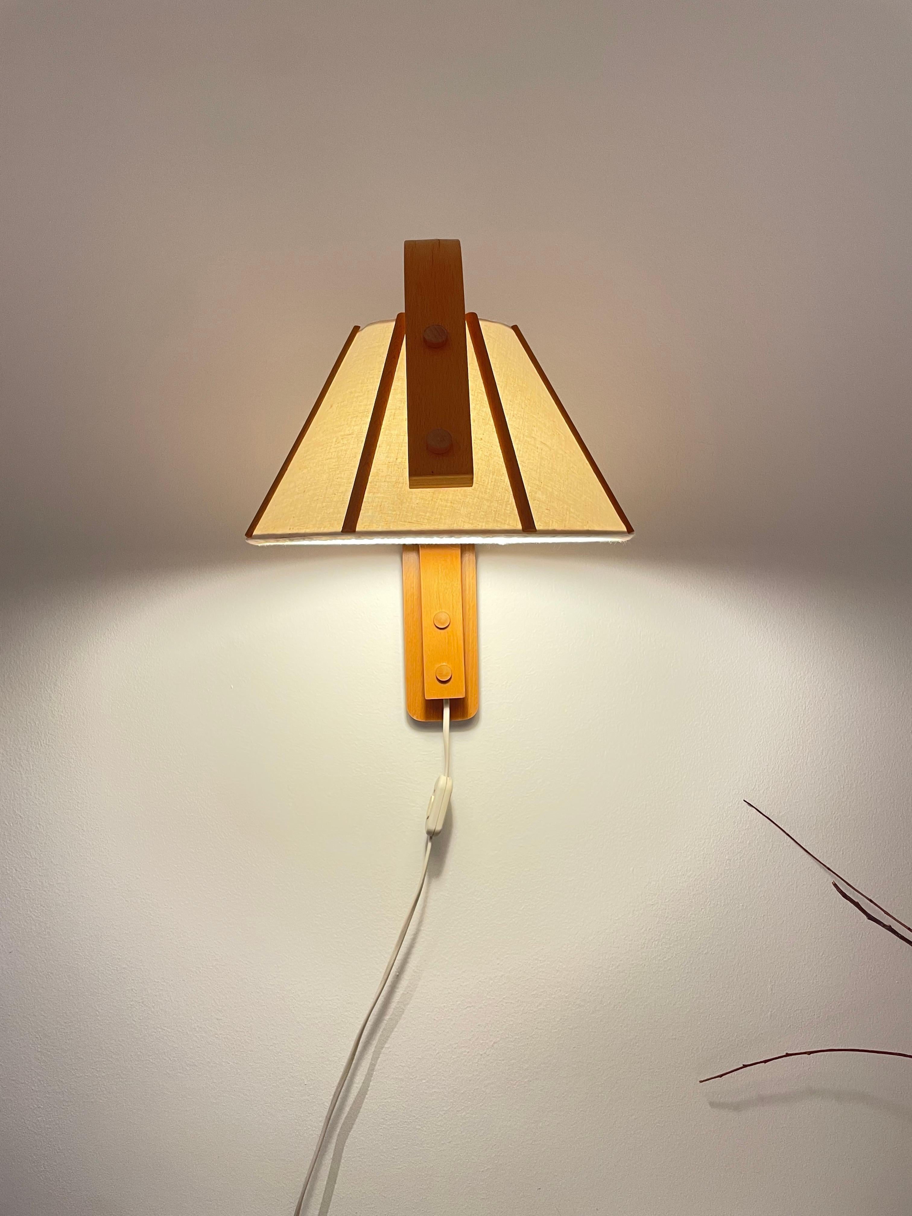 Jan Wickelgren Skandinavische moderne Wandlampen aus Buche, 1970er Jahre, Schweden (20. Jahrhundert) im Angebot