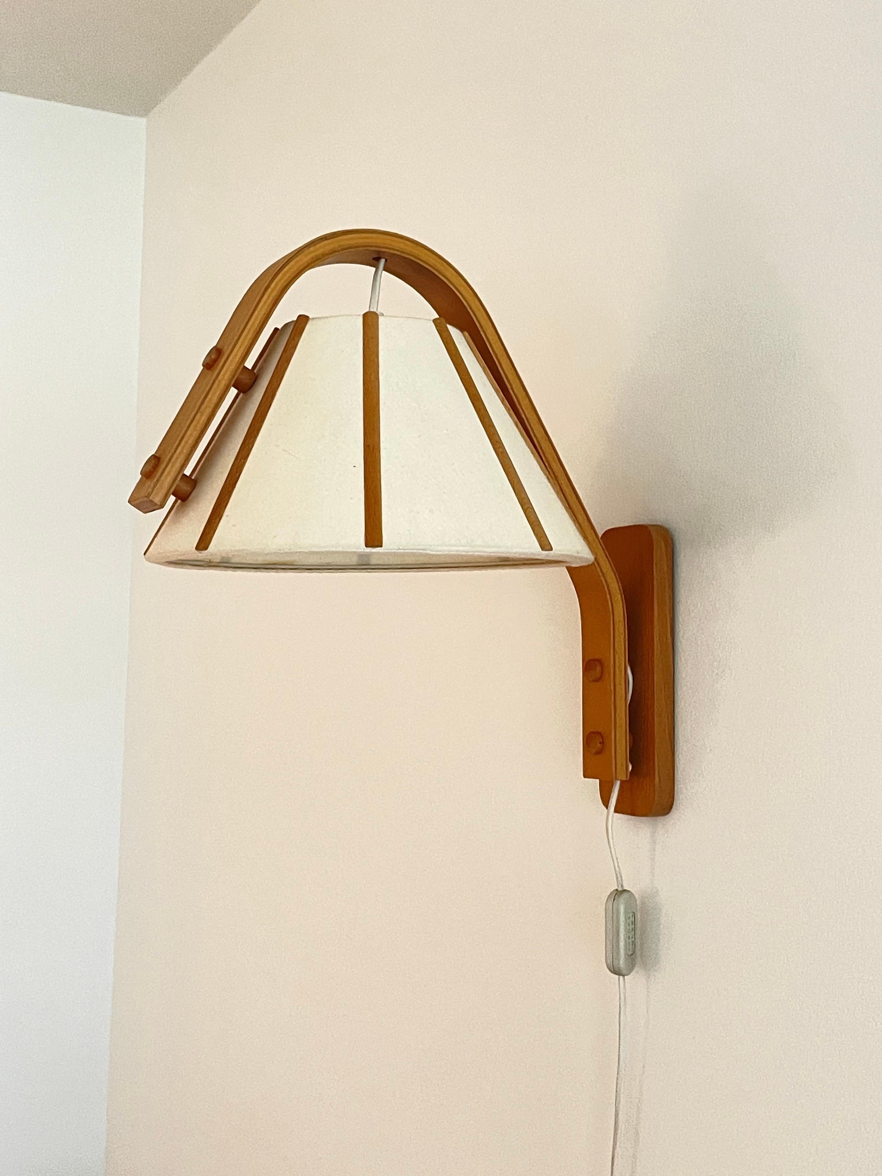 Jan Wickelgren Skandinavische moderne Wandlampen aus Buche, 1970er Jahre, Schweden (Buchenholz) im Angebot