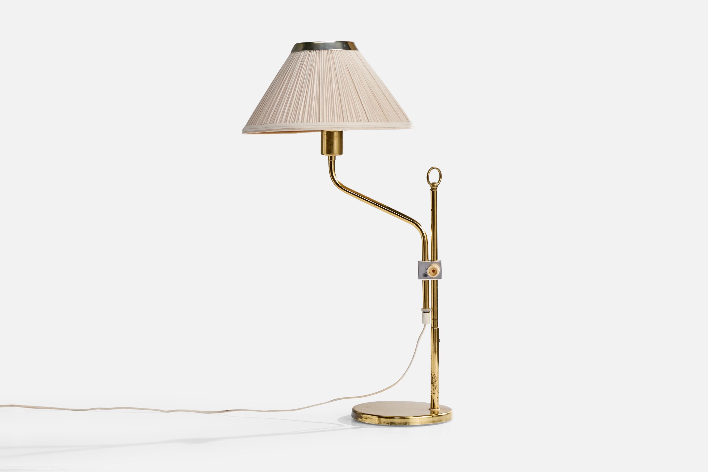 An adjustable brass, plastic, metal and fabric table lamp designed by Jan Wickelgren and produced by Aneta, Sweden, c. 1980s.

Oxidation present to brass

Wear consistent with age and use

Shade is adjustable; measured as shown

Overall Dimensions