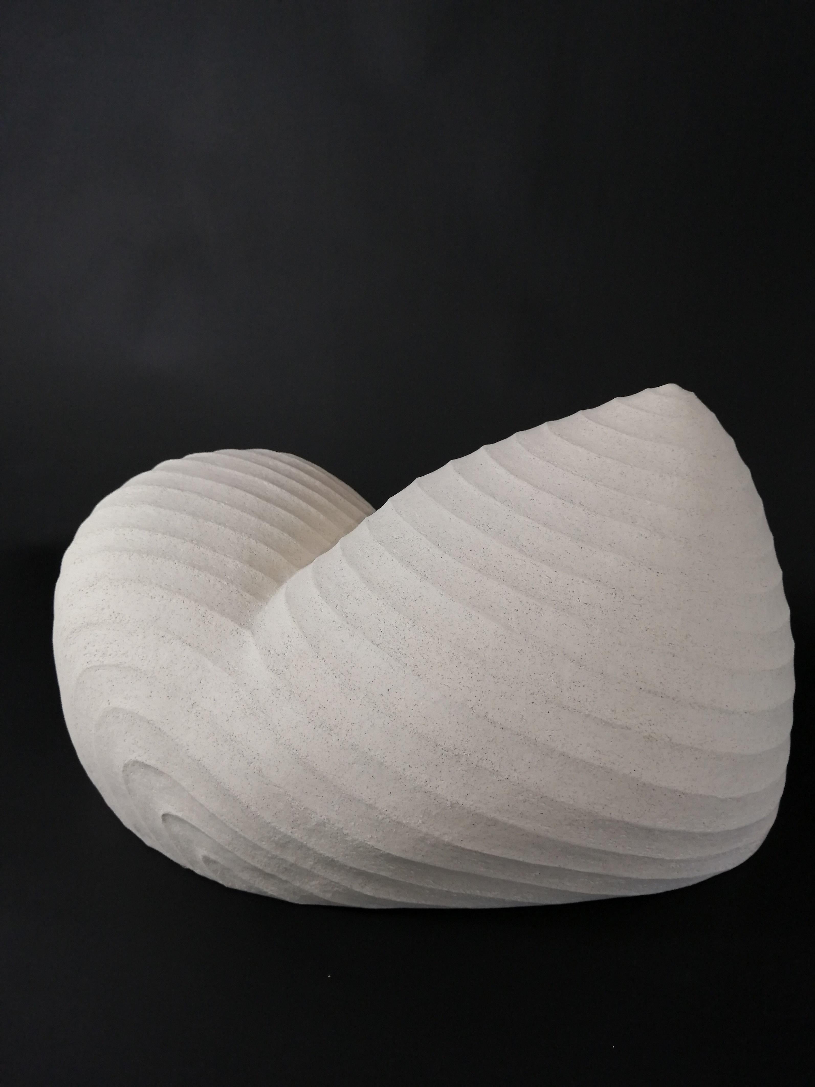 Untitled No.36, Contour - minimalist, abstract, contemporary ceramic sculpture - Contemporary Sculpture by Jana Osterman