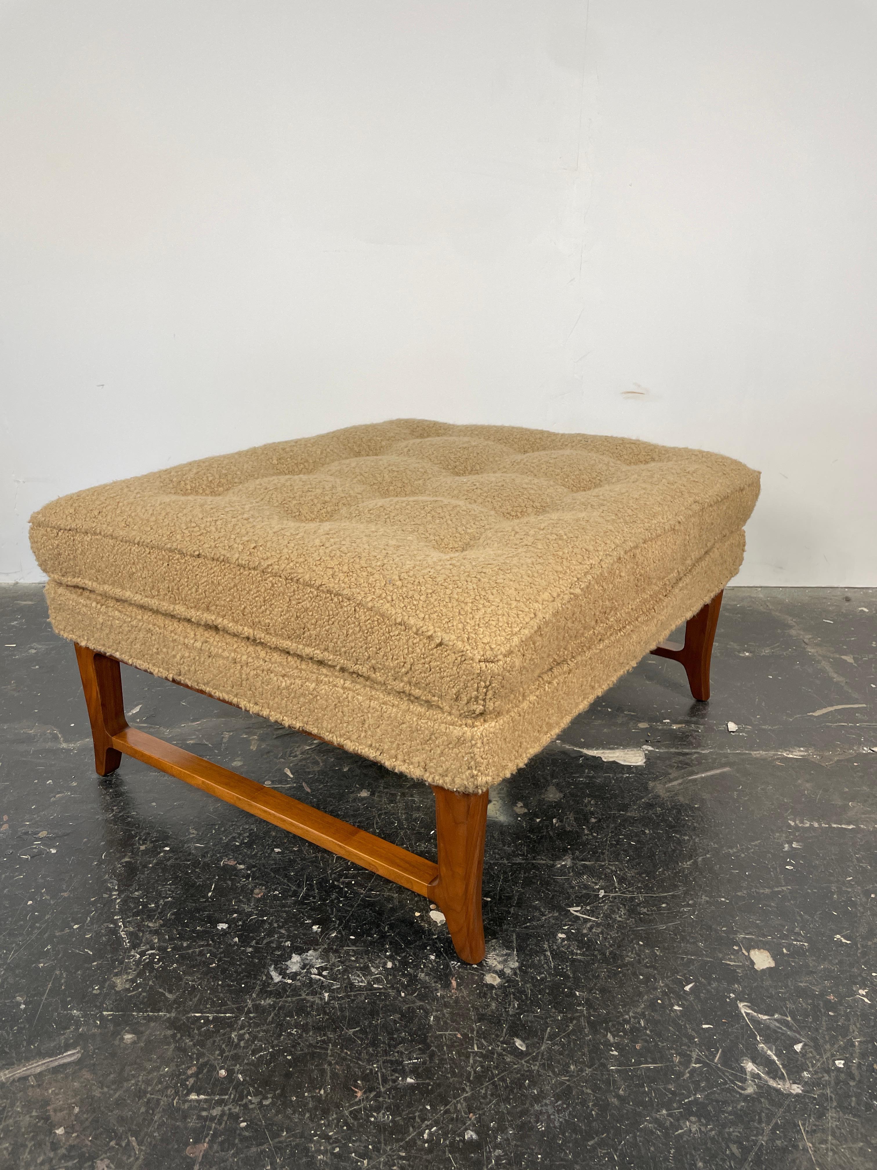 Janas Ottoman by Edward Wormley for Dunbar In Good Condition For Sale In San Diego, CA