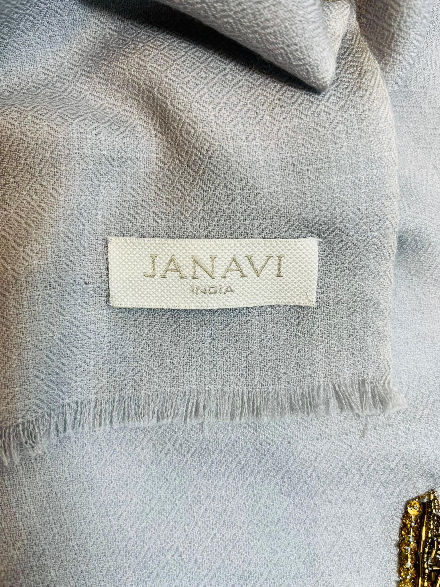 Écharpe en laine mérinos avec libellule perlée de Janavi en vente 1