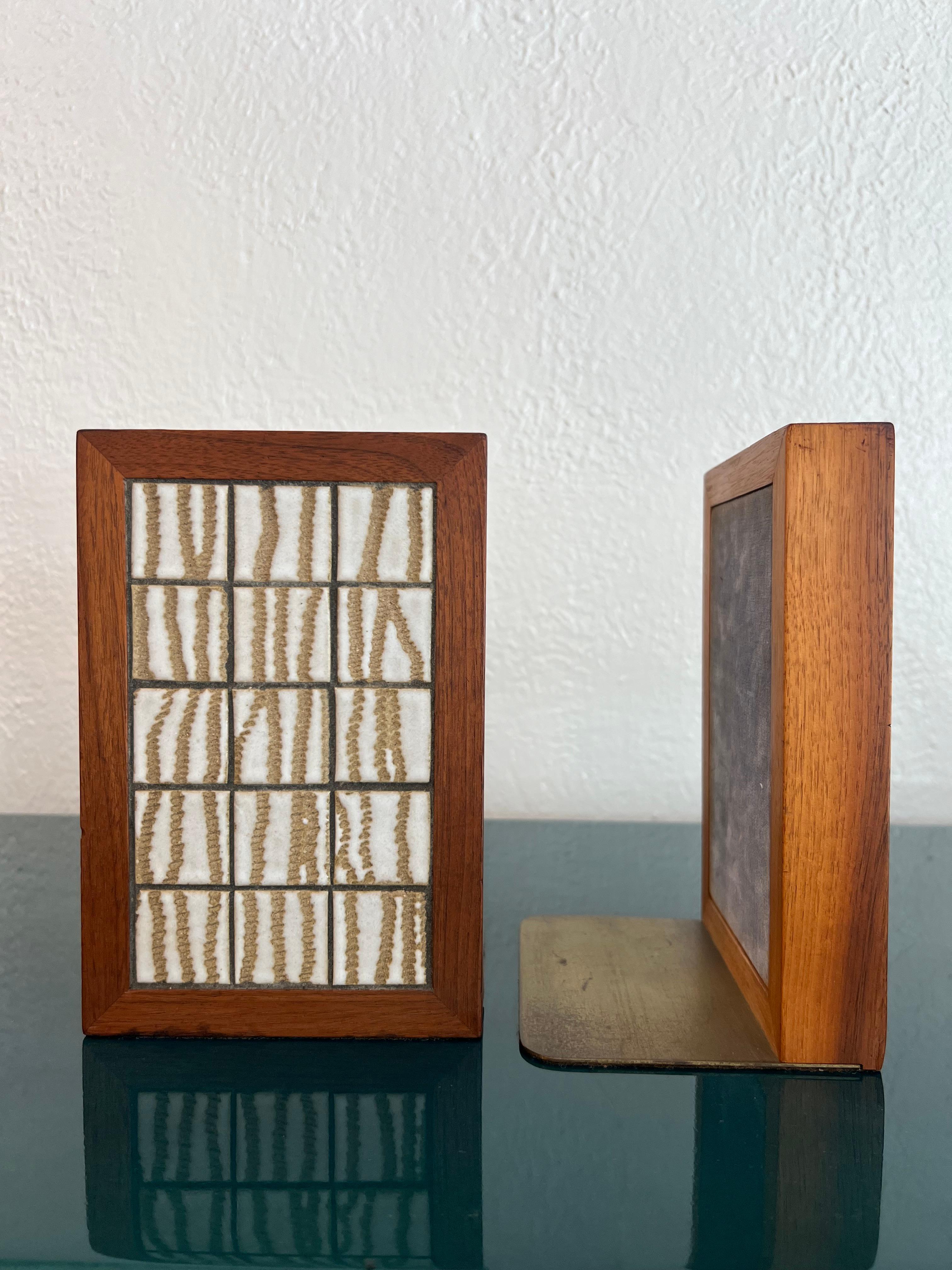 North American Jane And Gordon Martz Ceramic And Walnut Bookends