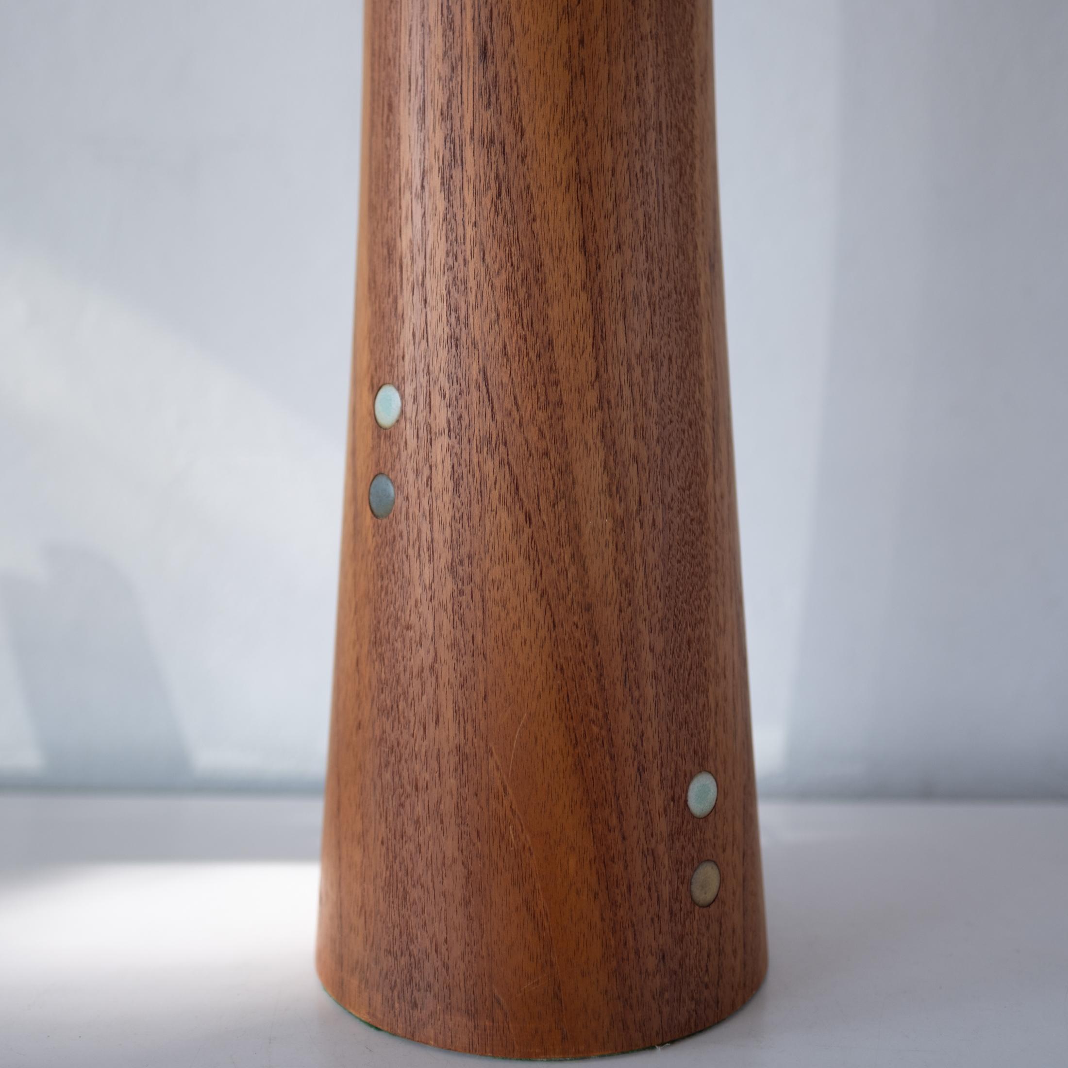 Jane and Gordon Martz Ceramic and Walnut Table Lamp In Good Condition For Sale In San Diego, CA