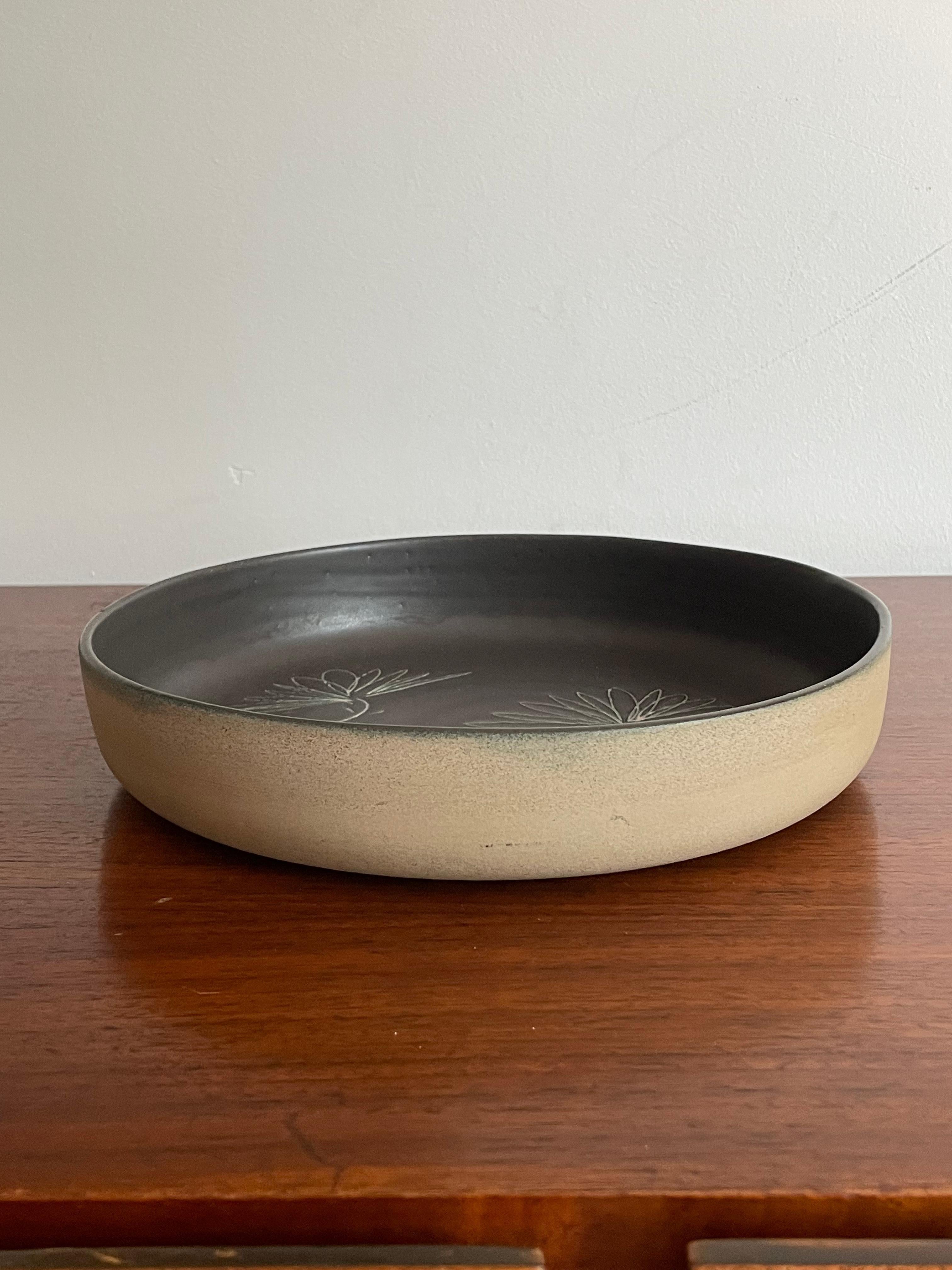 Mid-Century Modern Jane and Gordon Martz Ceramic Bowl for Marshall Studios For Sale