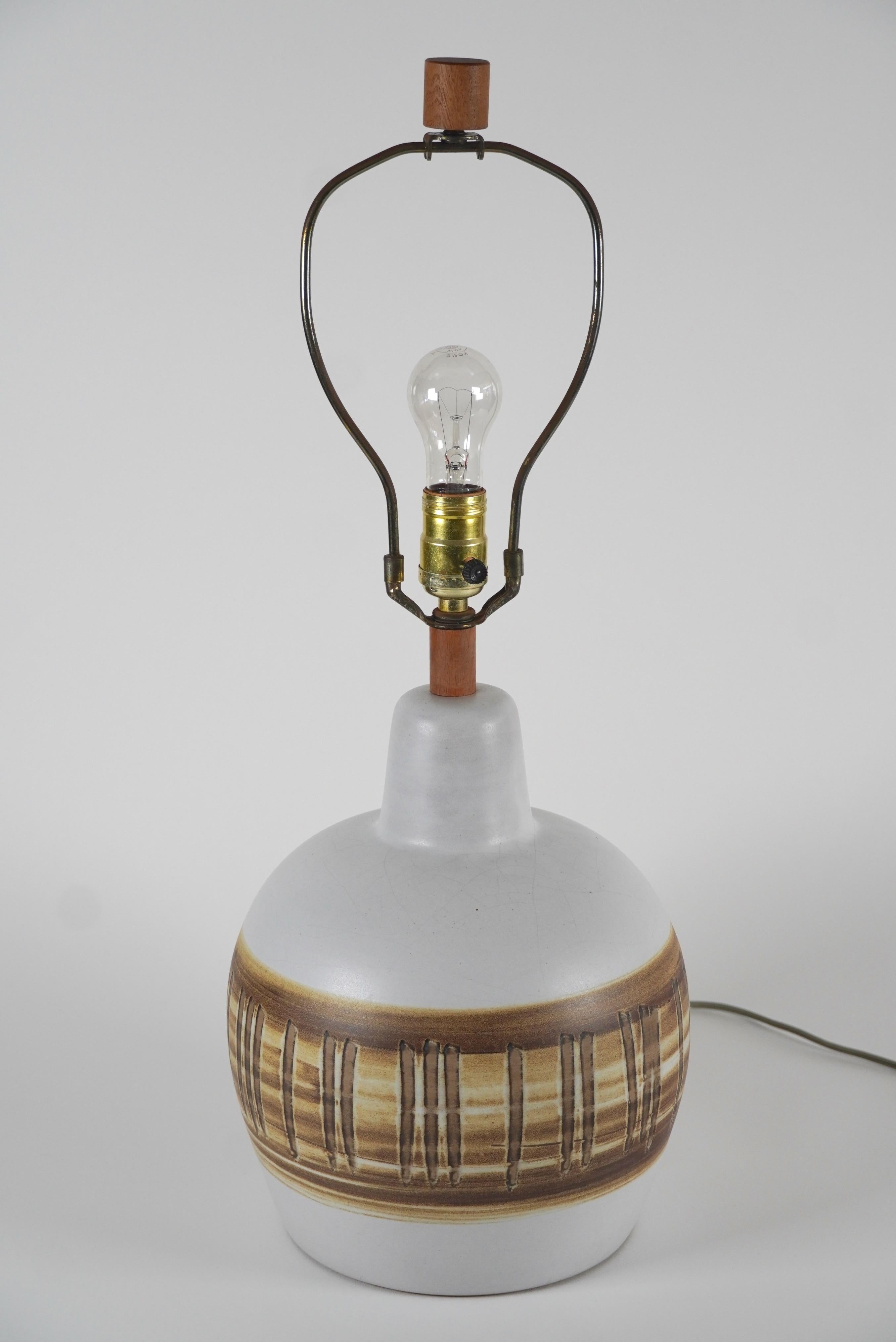 Mid-Century Modern Jane and Gordon Martz Ceramic Table Lamp for Marshall Studios For Sale
