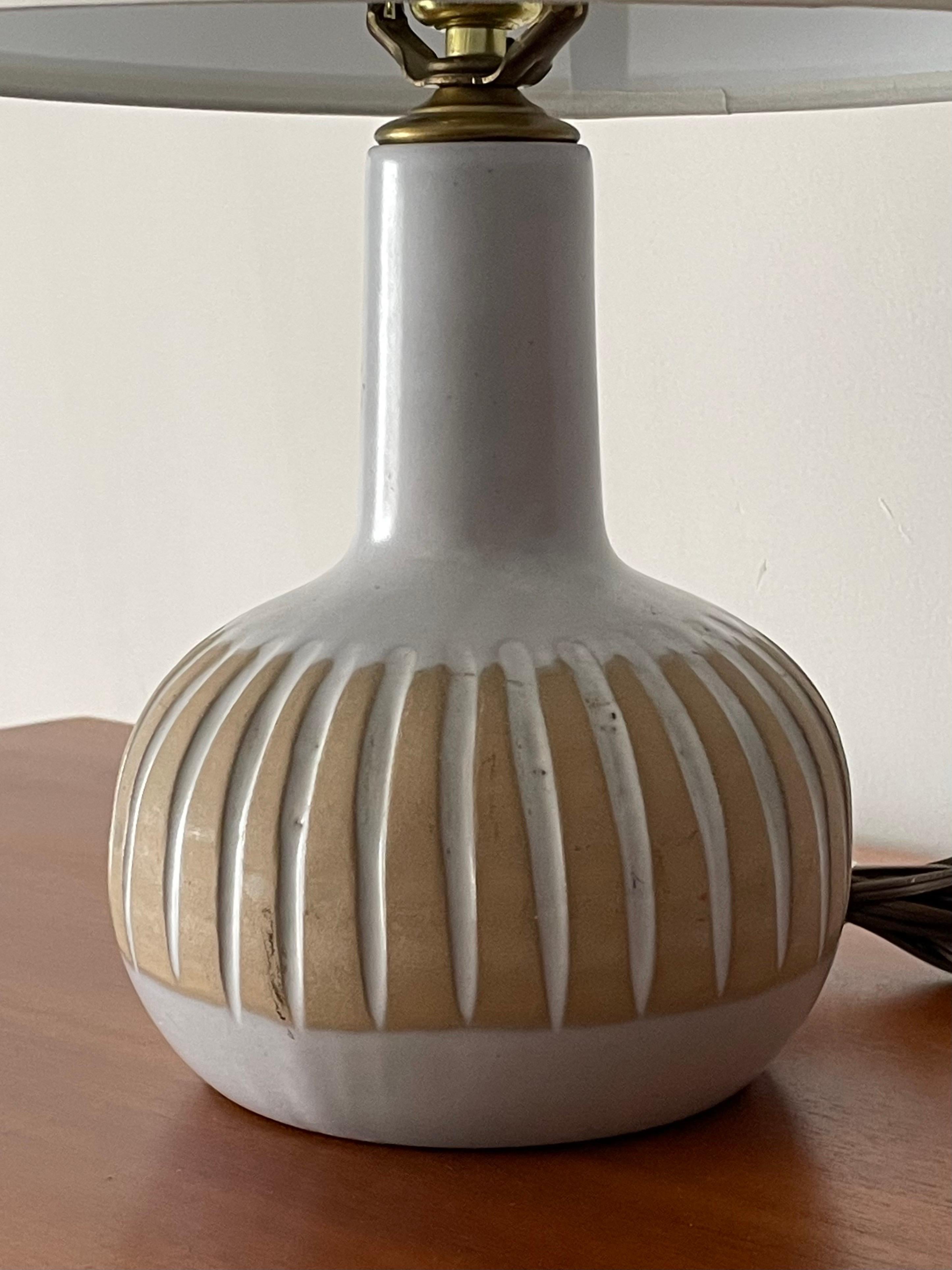 Keramik-Tischlampe von Gordon Martz (amerikanisch) im Angebot