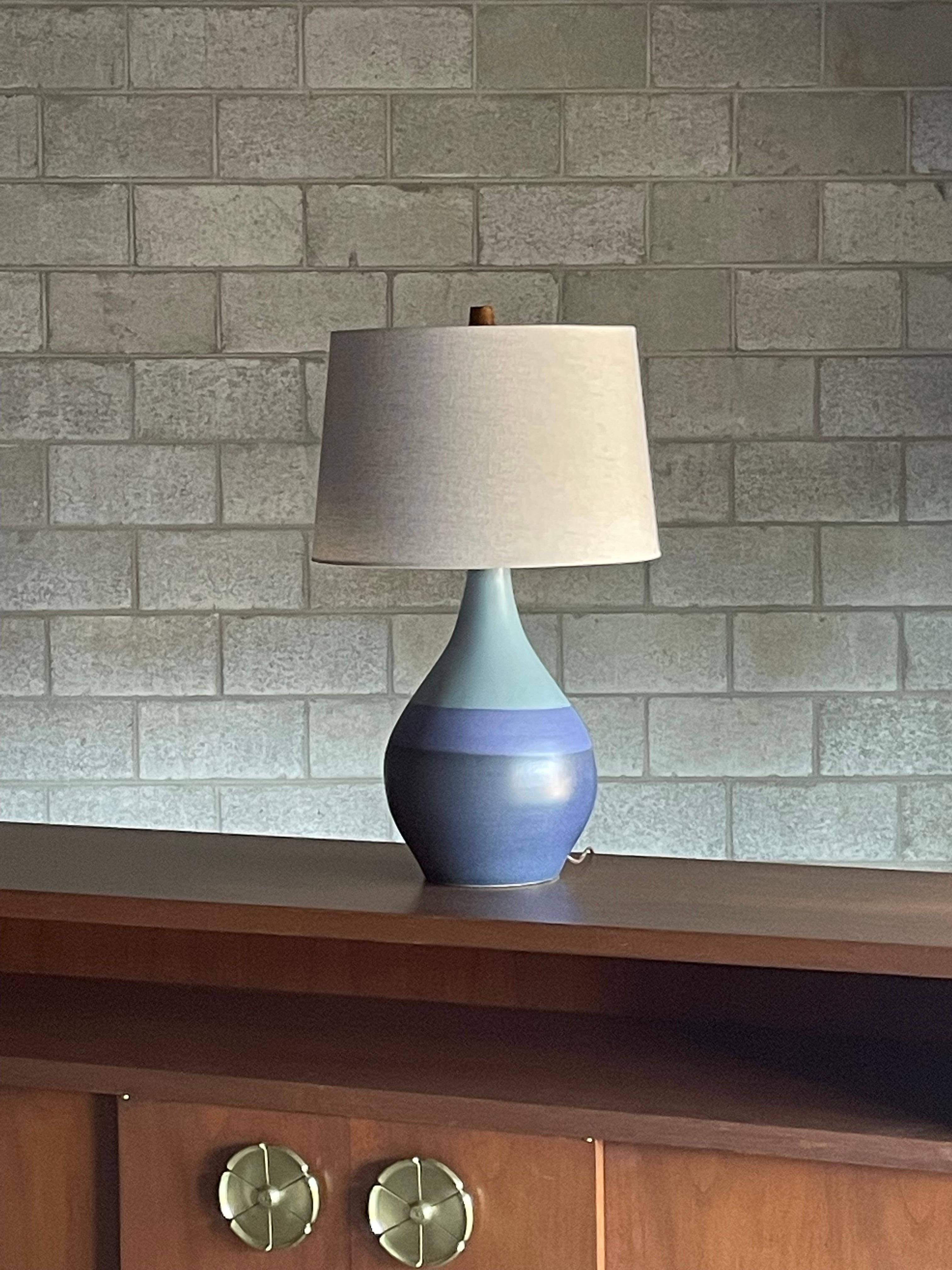 Martz Lamp by Jane and Gordon Martz for Marshall Studios, Ceramic Table Lamp In Good Condition For Sale In St.Petersburg, FL