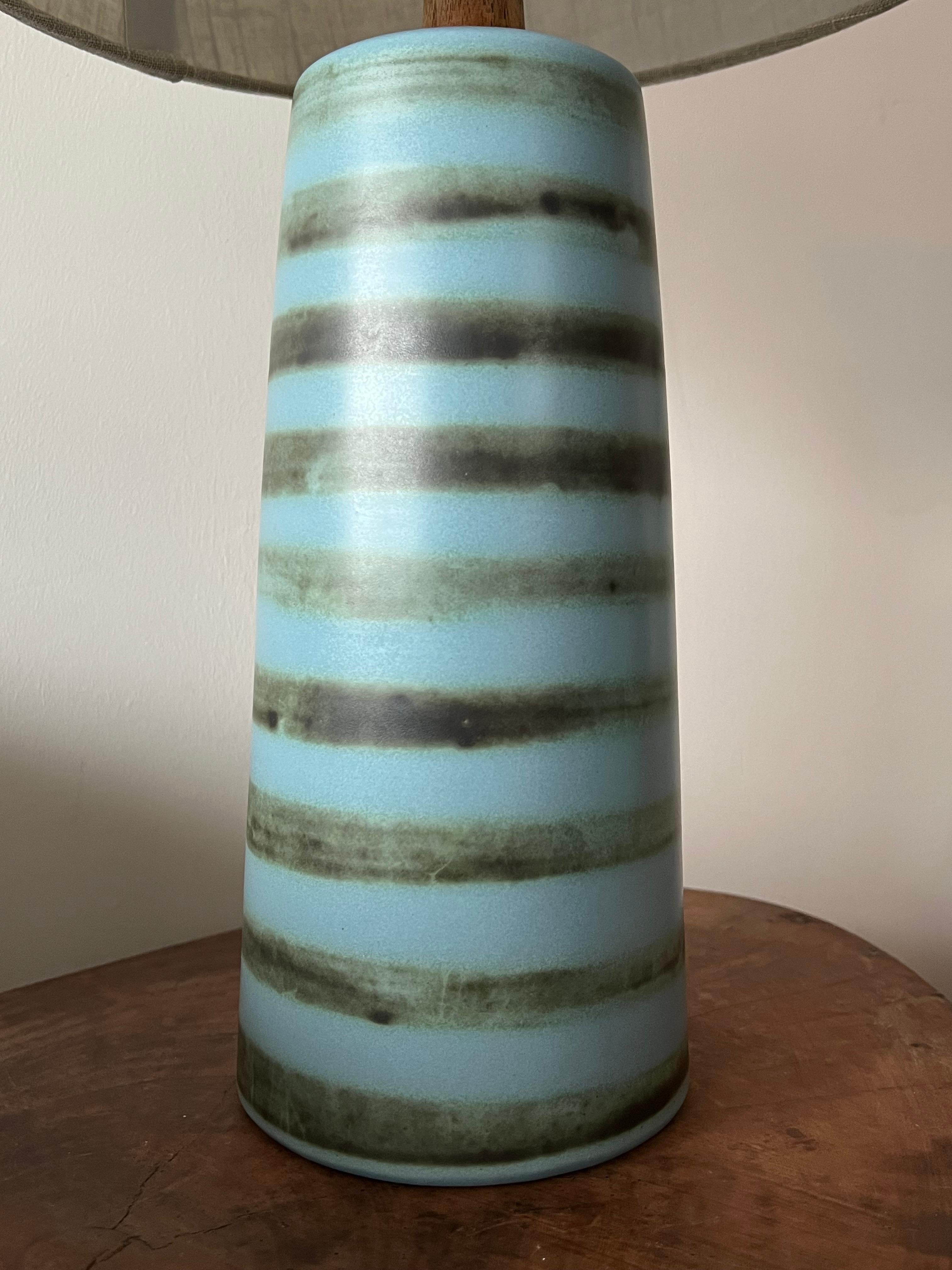 Jane and Gordon Martz Ceramic Table Lamp With Stripes In Good Condition For Sale In St.Petersburg, FL