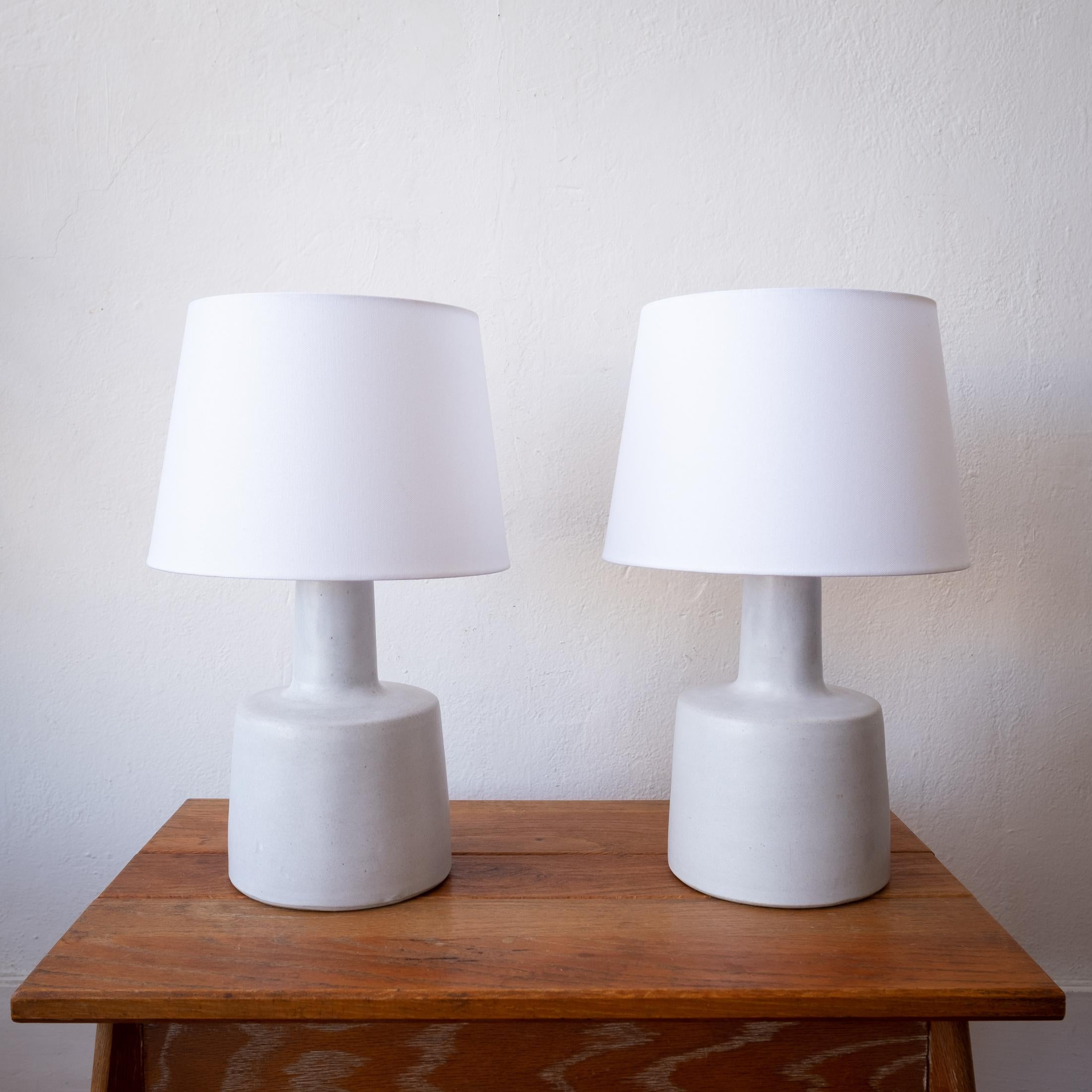 A pair of ceramic table or bedside lamps by Jane and Gordon Martz for their company, Marshall Studios. Neutral off white grey glaze. Signed and labeled. New shades and professionally rewired. USA, 1950s

Martz lamps 6