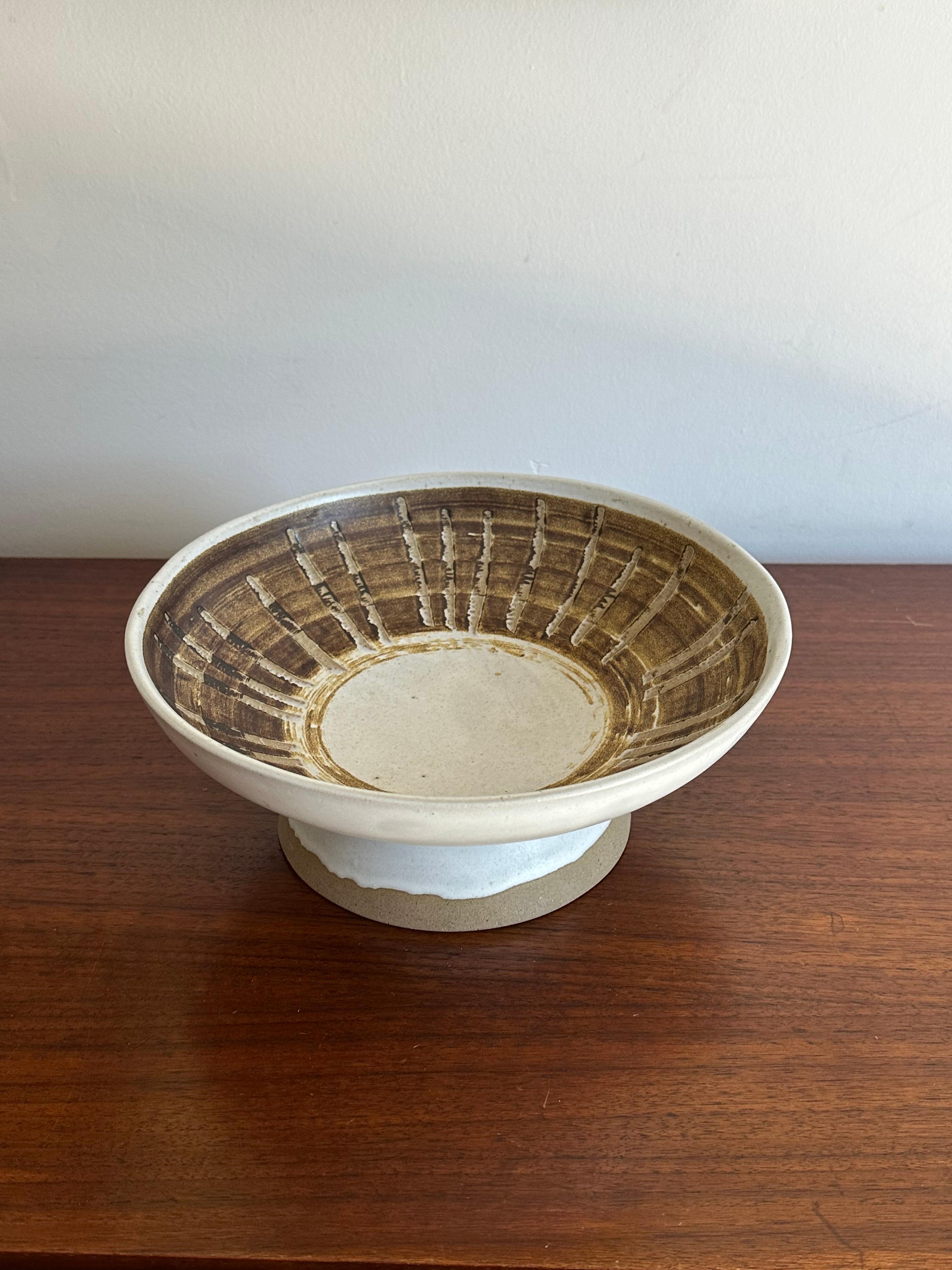 A large footed bowl produced by Marshall Studios, circa 1970s. Would work nicely as a center bowl/fruit bowl. Marshall Studios was the infamous company which produced countless lamps by famed ceramicist duo Jane and Gordon Martz. In additional to
