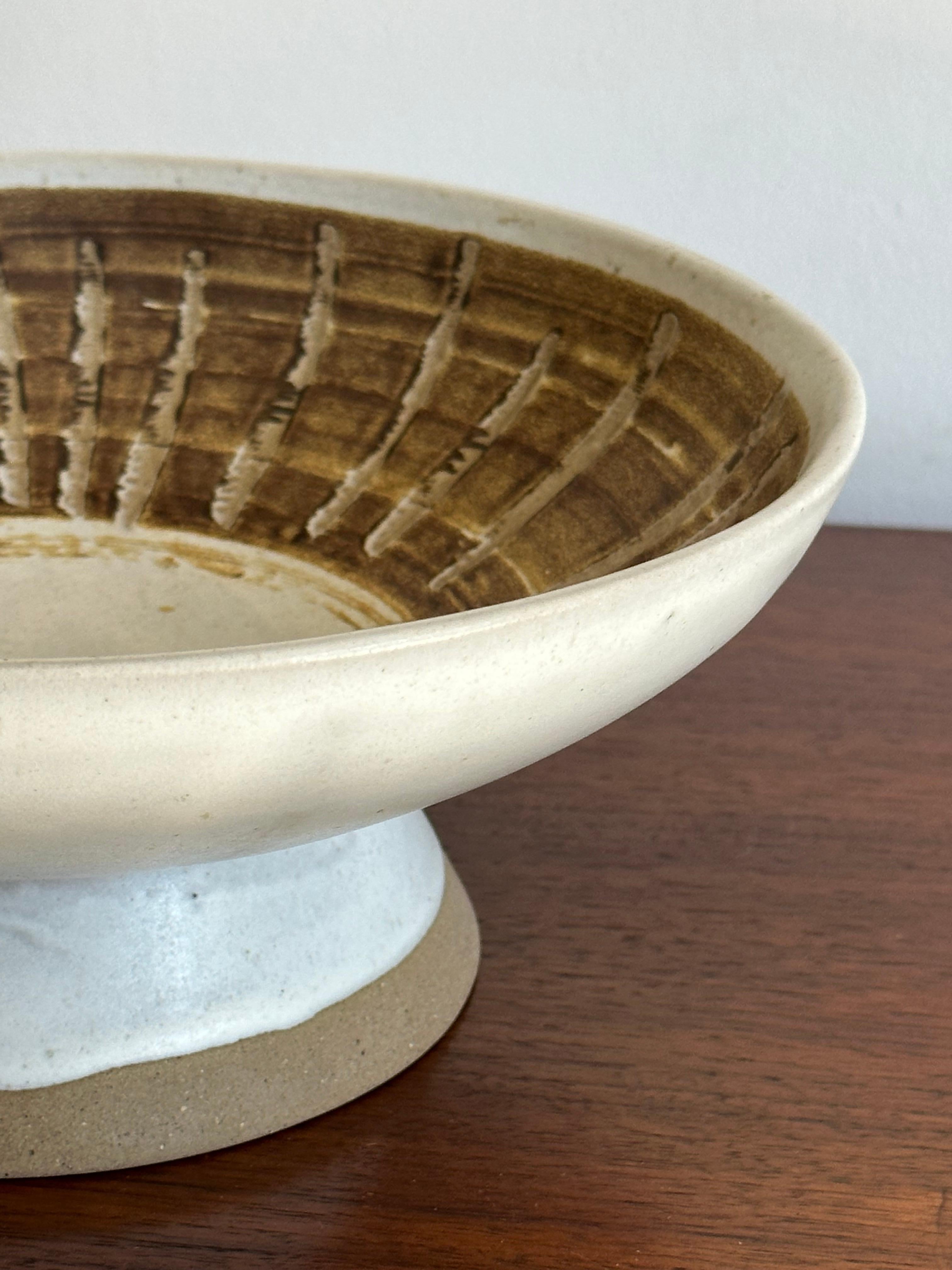 Jane and Gordon Martz Footed Bowl for Marshall Studios In Good Condition For Sale In St.Petersburg, FL