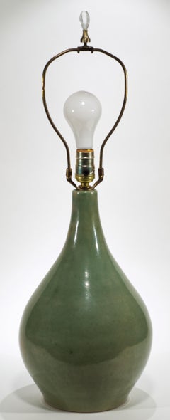 Jane y Gordon Martz para Marshall Studios Lámpara de sobremesa de cerámica de celadón, años 50
