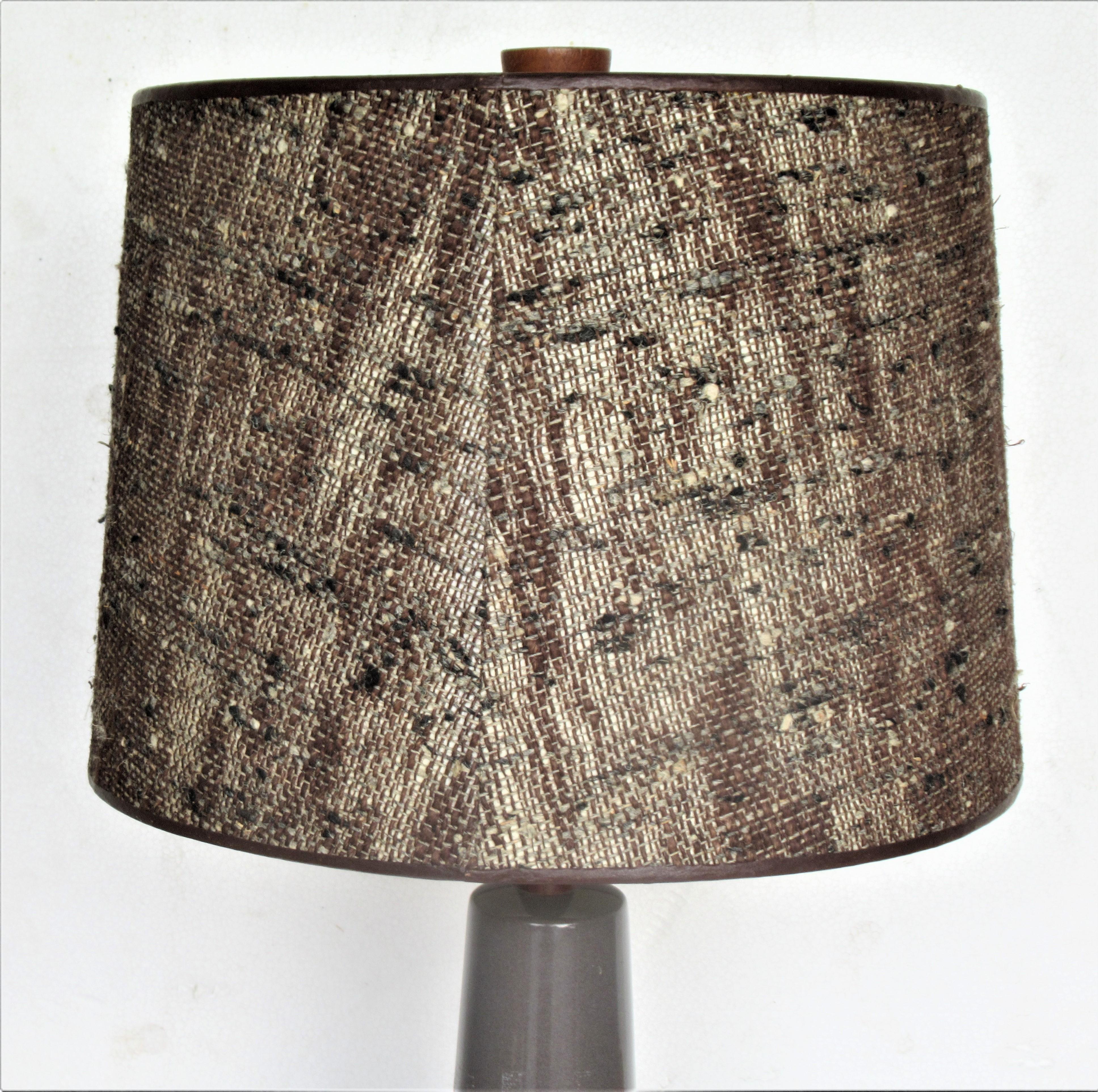 Jane and Gordon Martz gloss gray glazed ceramic table lamp for Marshall Studios with the great original period woven natural fiber and leather looking trimmed shade and walnut finial ( incise signed Martz into ceramic and Marshall Studios blue paper