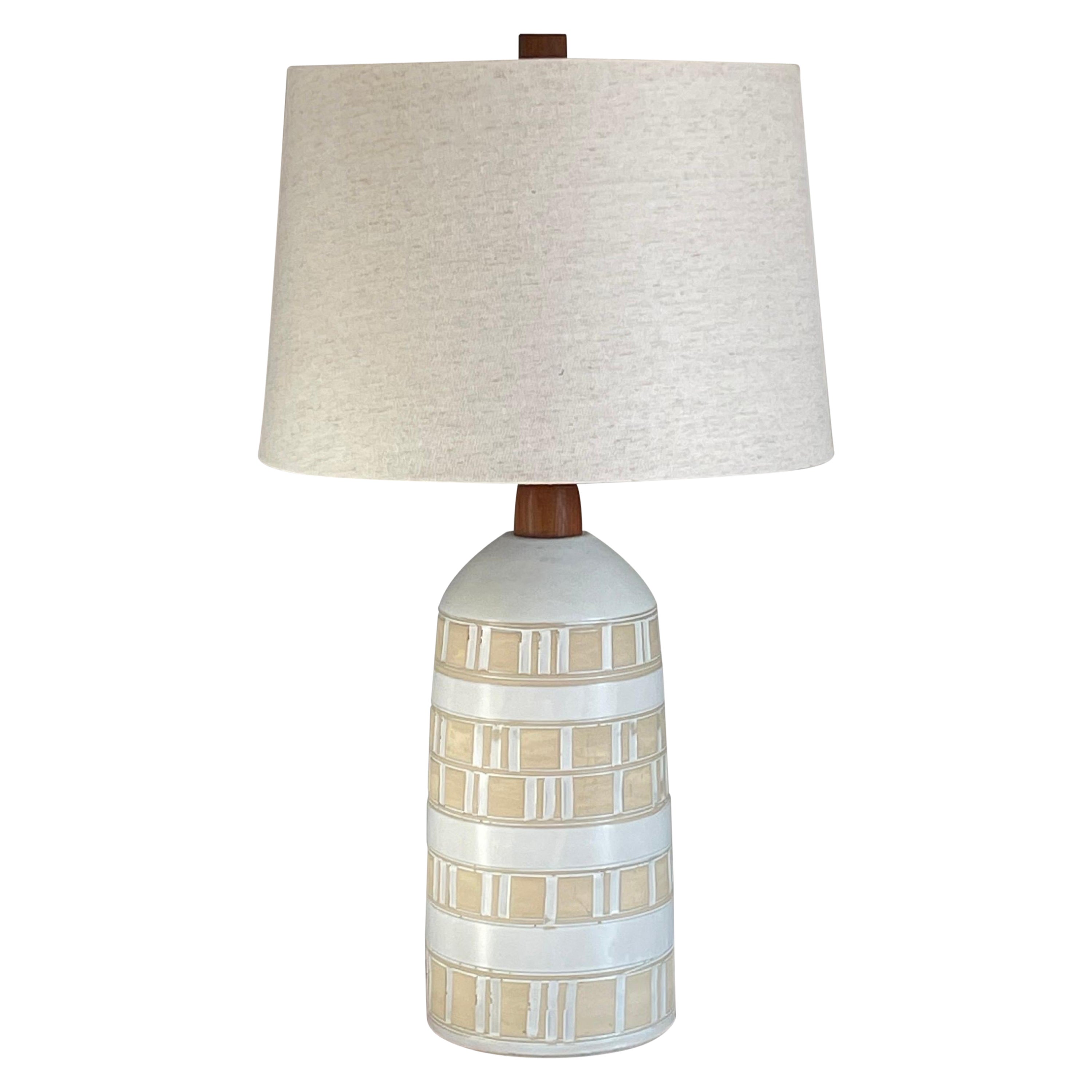 Grande lampe de table Jane & Jane Martz, céramique et noyer en vente