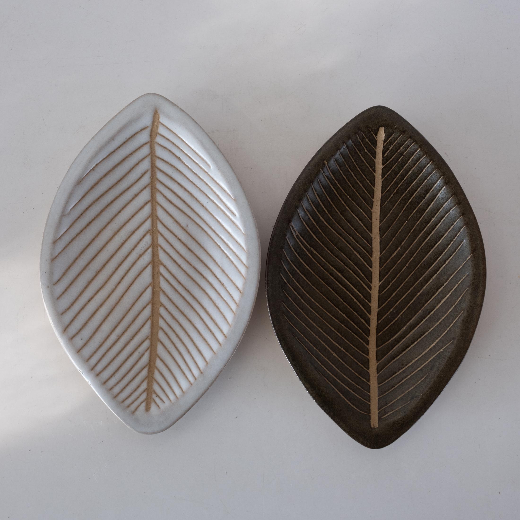 Mid-Century Modern Jane and Gordon Martz Pottery Ceramic Trays Catch Alls For Sale