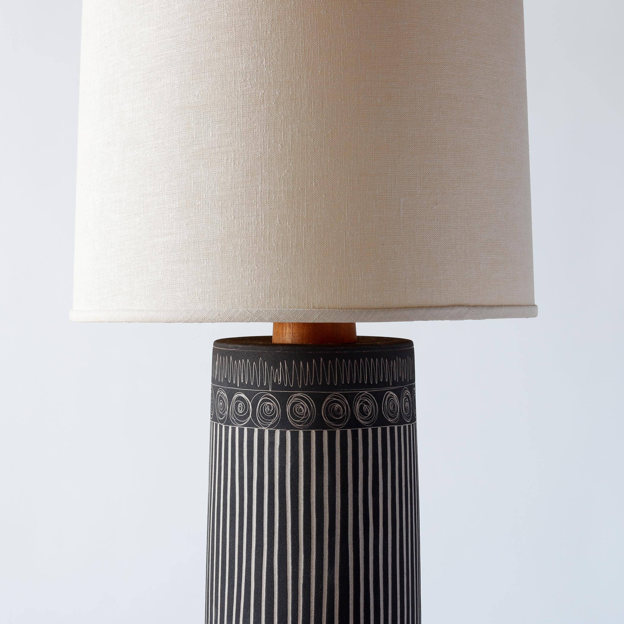 Mid-Century Modern Jane and Gordon Martz Stoneware and Walnut Lamp Marshall Studios Black Sgraffito For Sale