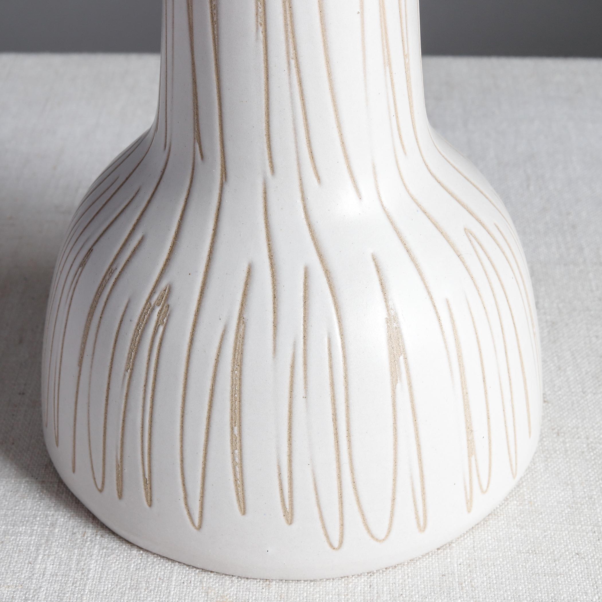 American Jane and Gordon Martz Stoneware Lamp Marshall Studios, White Incised Sgraffito For Sale