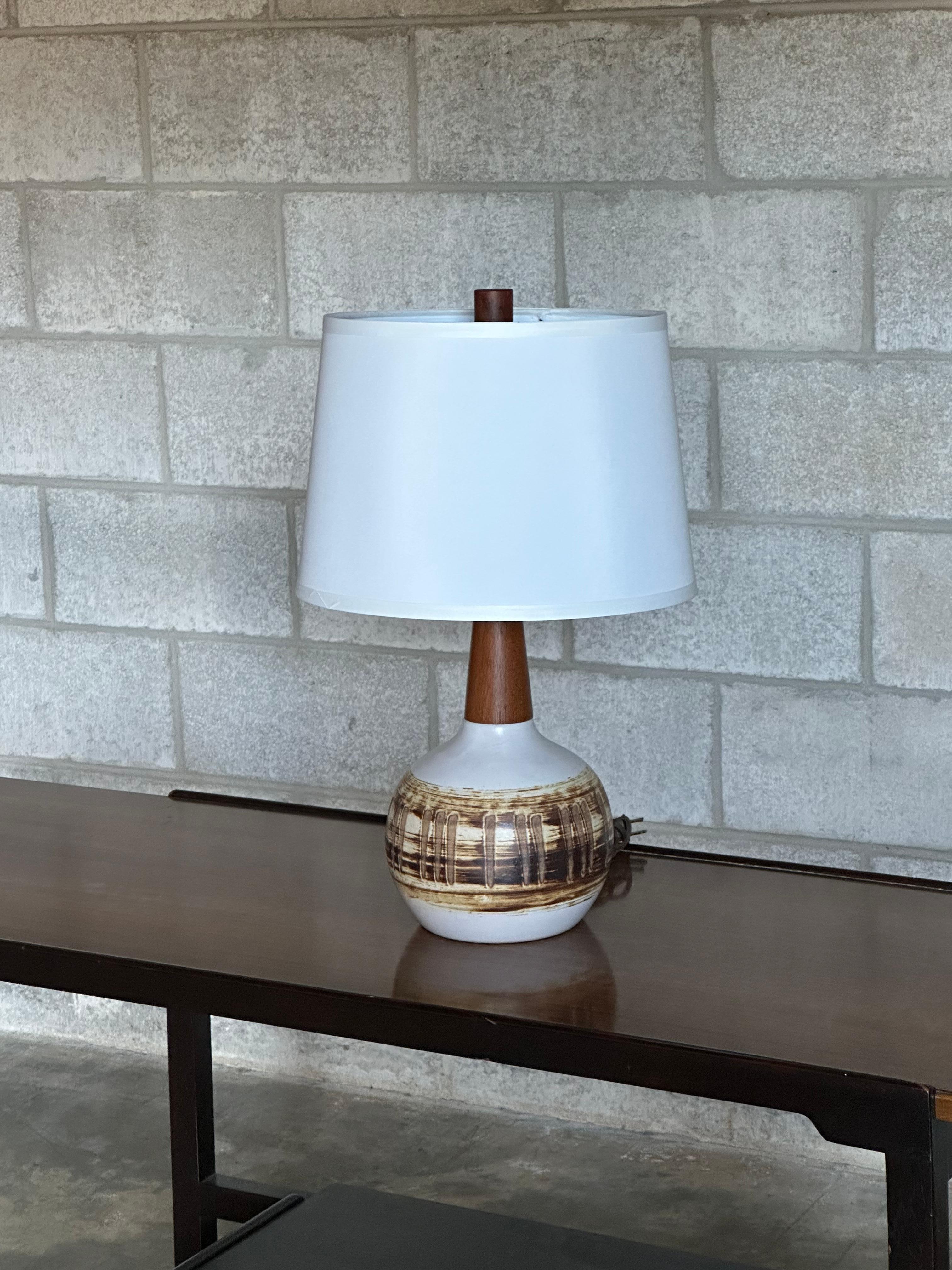 Mid-Century Modern Martz Lamp by Jane and Gordon Martz for Marshall Studios, Ceramic Table Lamp For Sale