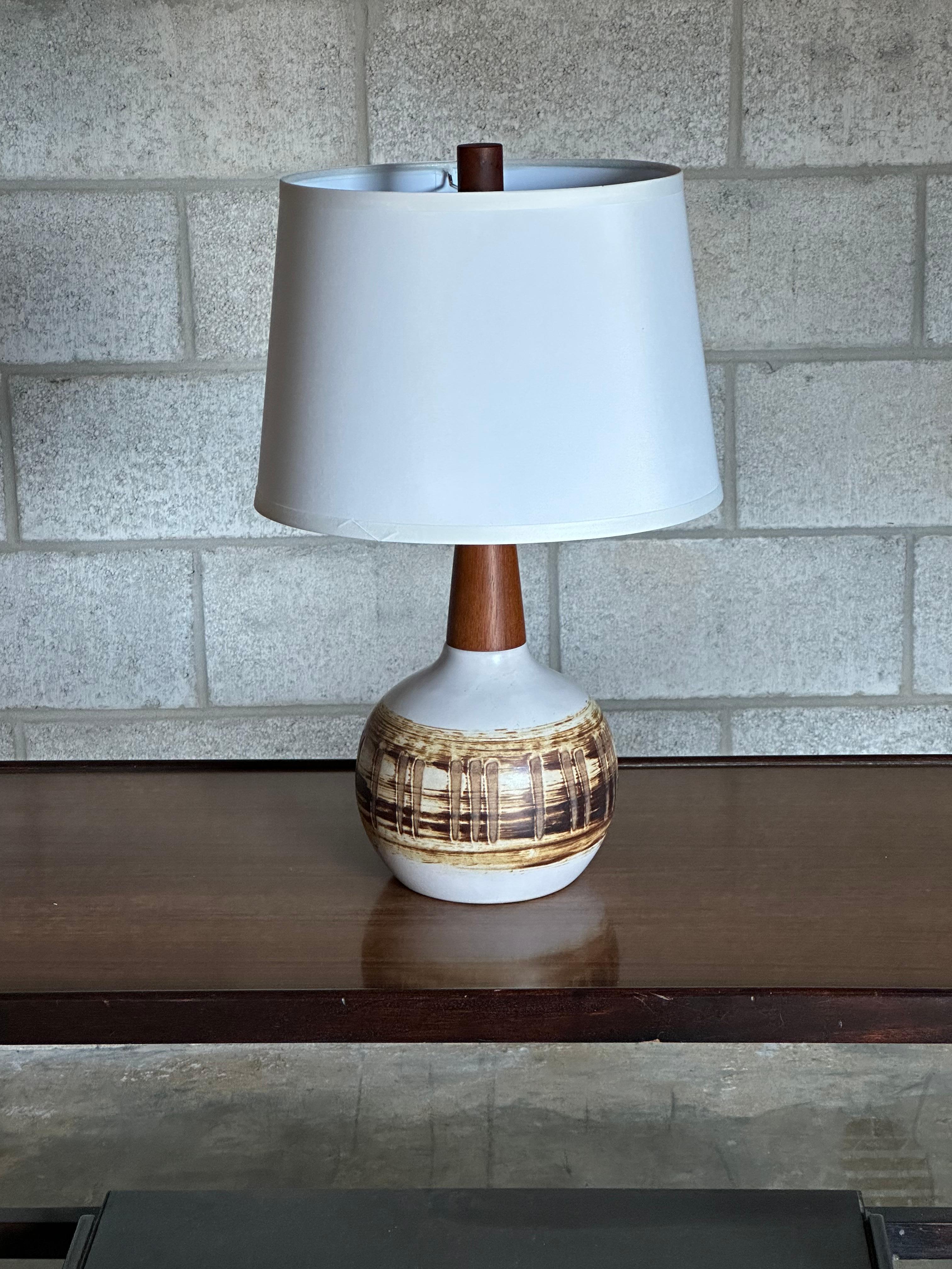 American Martz Lamp by Jane and Gordon Martz for Marshall Studios, Ceramic Table Lamp For Sale