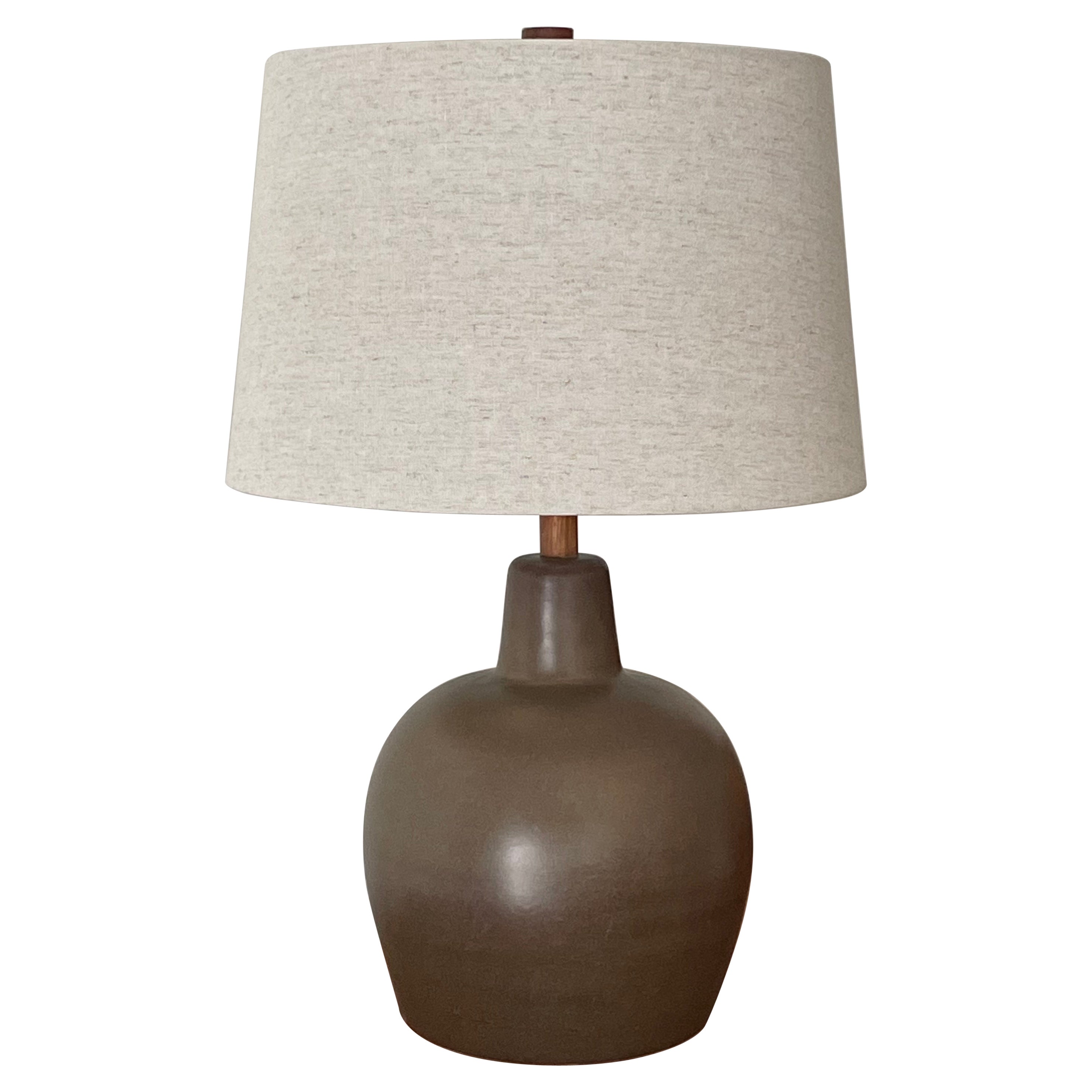 Lampada da tavolo di Jane & Jane Martz, ceramica e noce