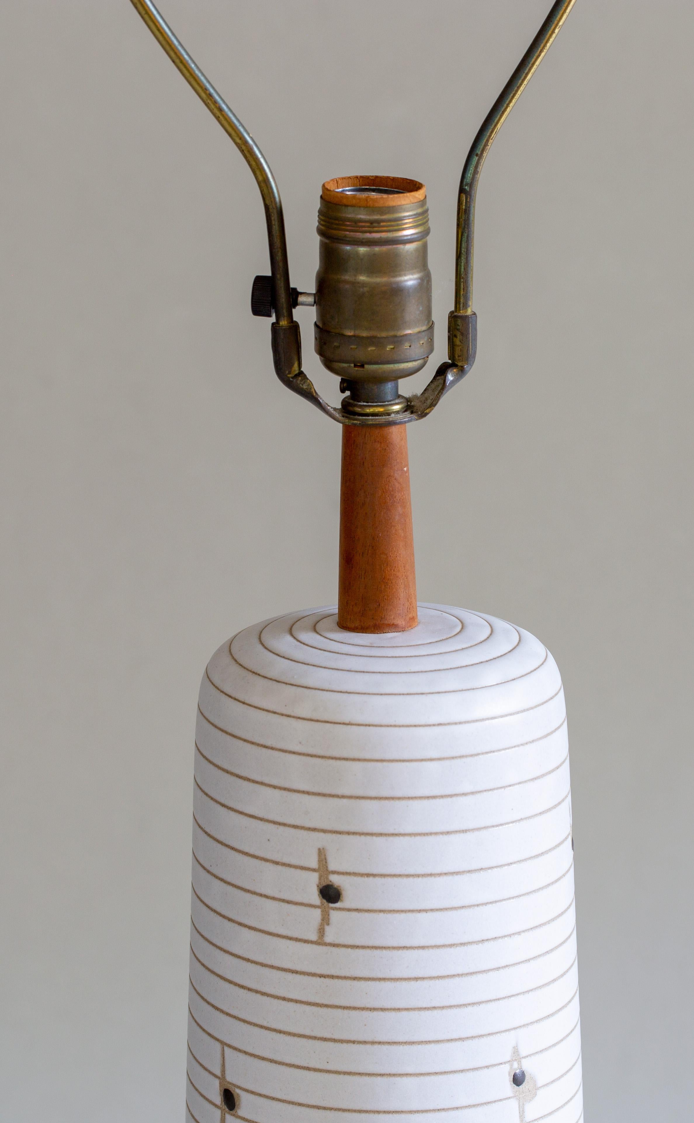 Mid-Century Modern Lampe de table M41 de Jane et Gordon Martz pour Marshall Studios blanche avec glaçure noire