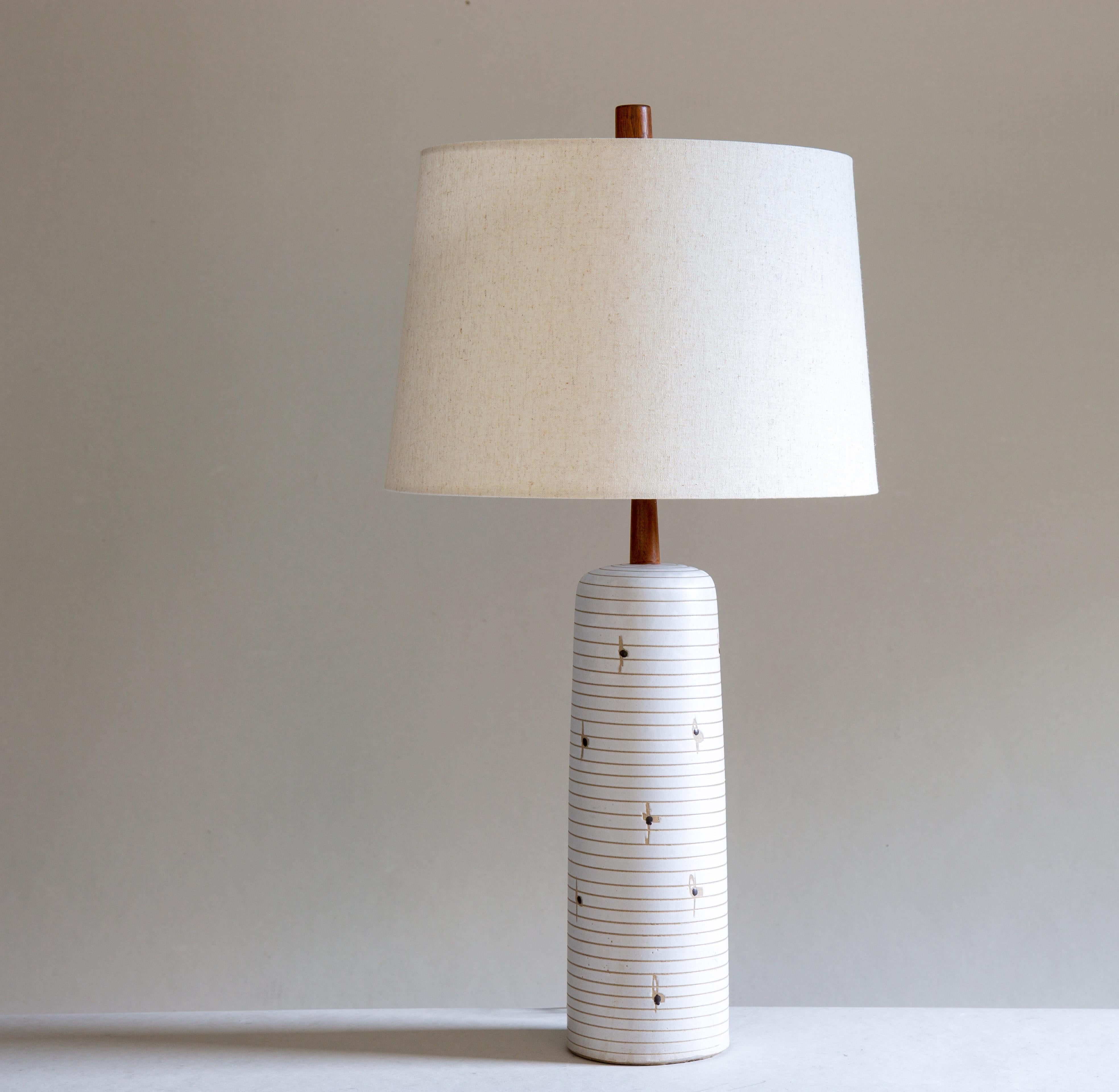 American Jane and Gordon Martz table lamp M41 for Marshall Studios White with black glaze For Sale
