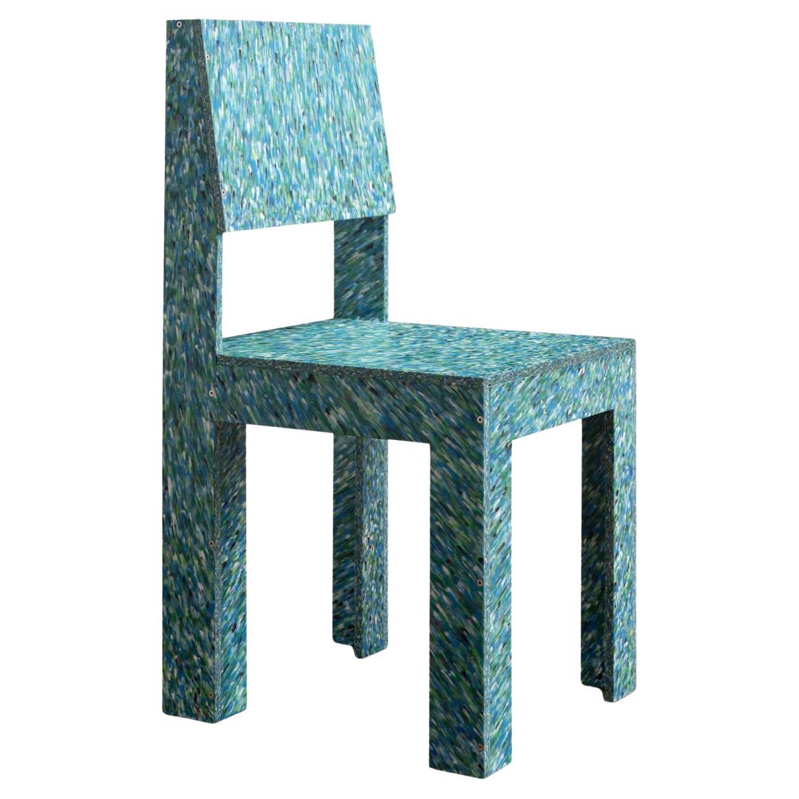 Chaise en plastique recyclé 'RCP2' bleue et blanche de Jane Atfield